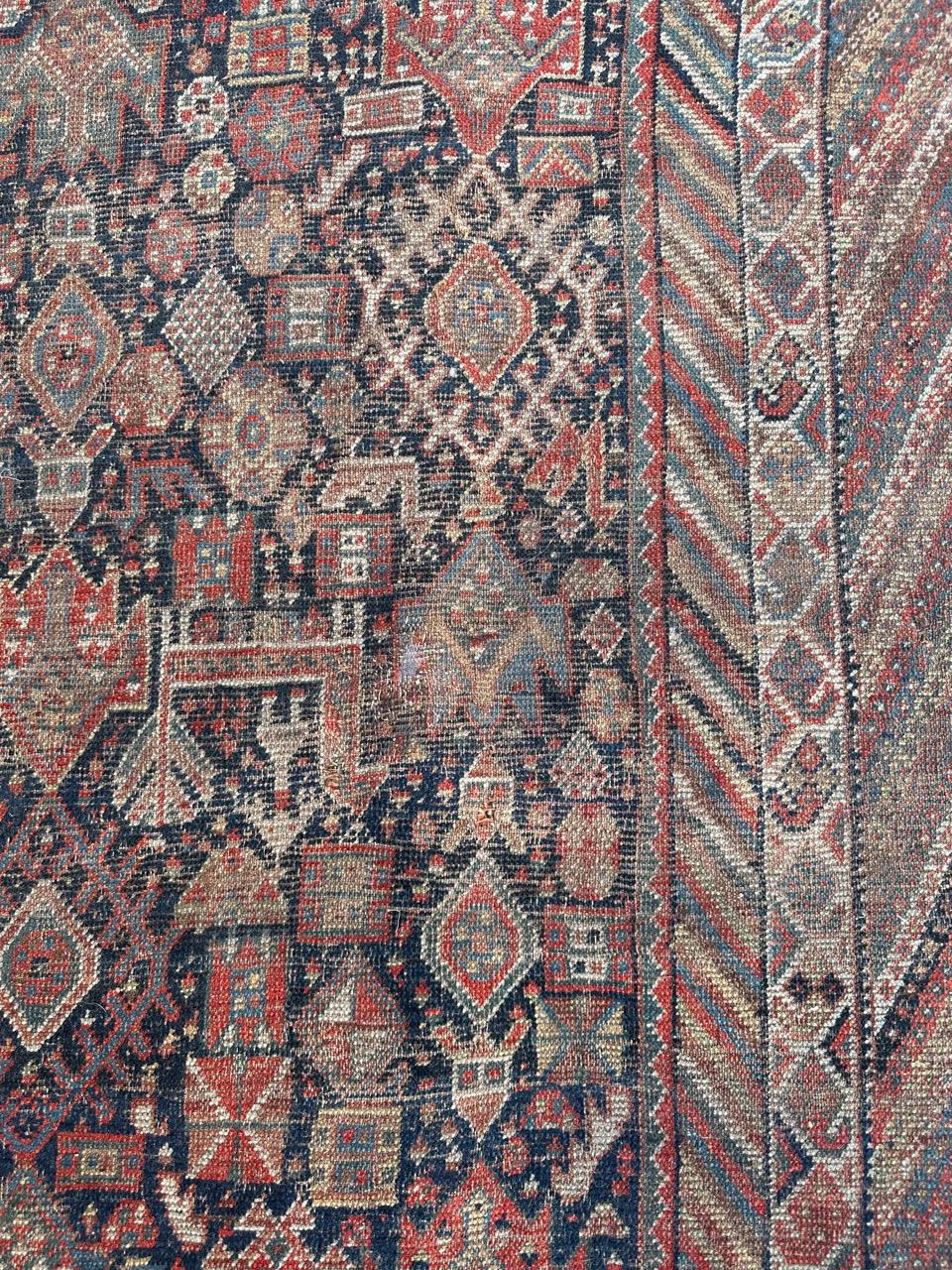Bobyrug’s Beautiful Antique Distressed Shiraz Rug In Distressed Condition For Sale In Saint Ouen, FR