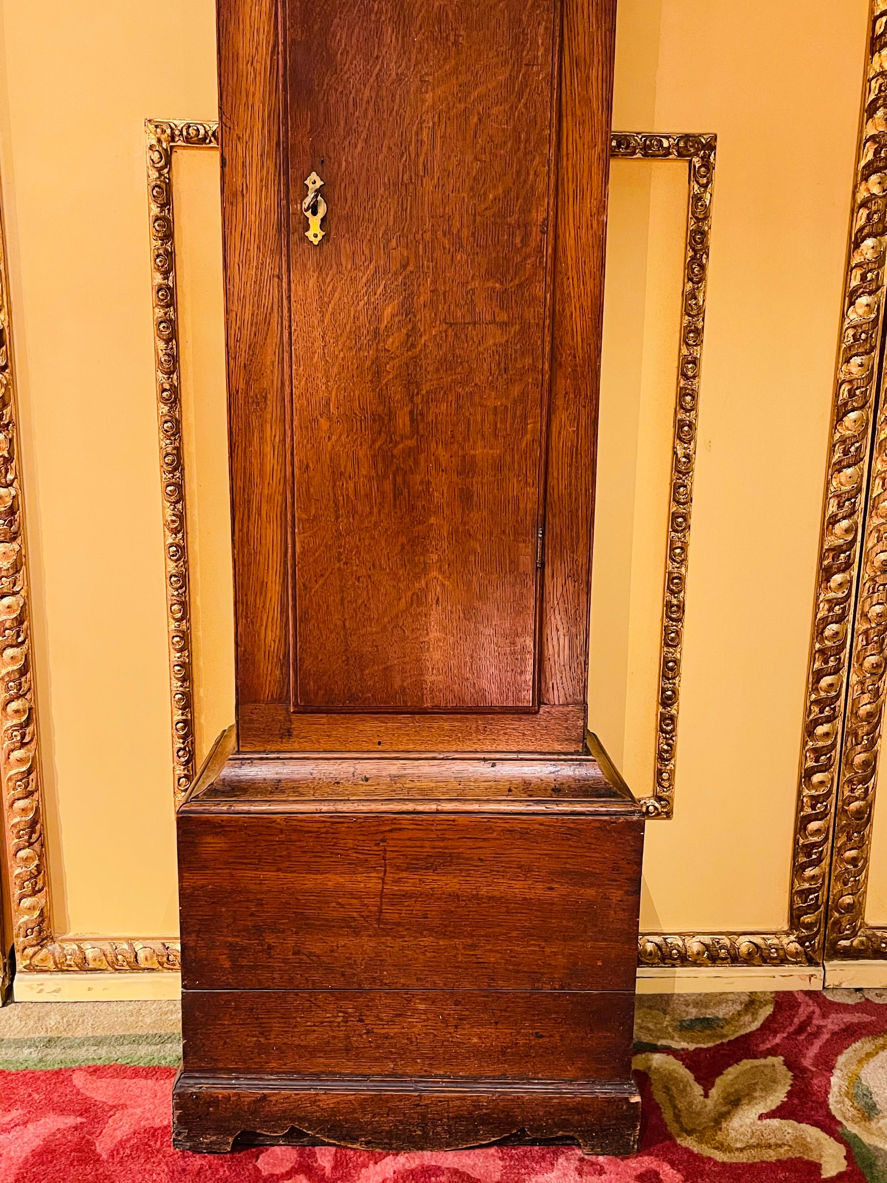 Beautiful Antique English Grandfather Clock, Oak, 19th Century In Good Condition For Sale In Berlin, DE