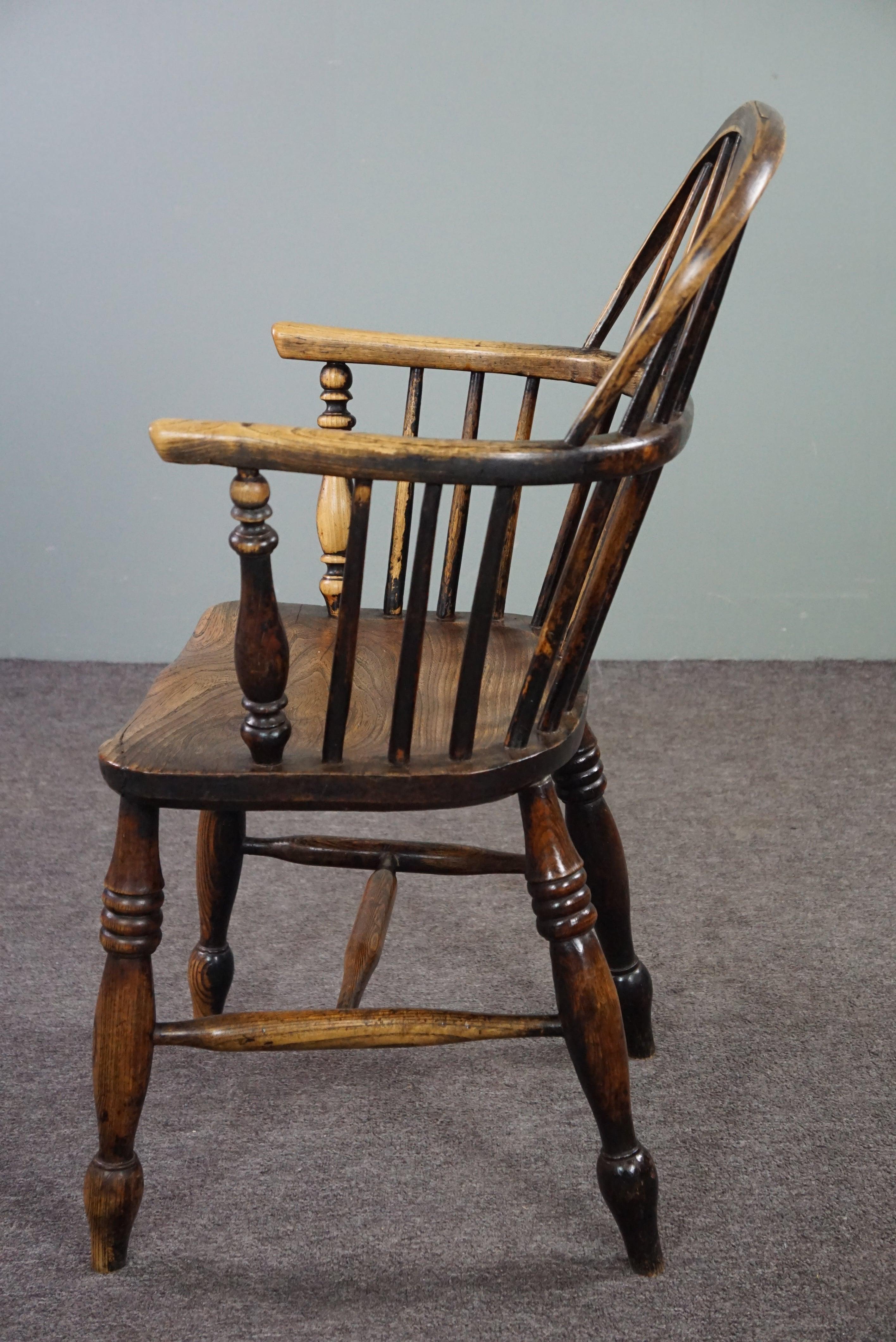 Wood Beautiful antique English low back Windsor Armchair/chair, 18th century For Sale