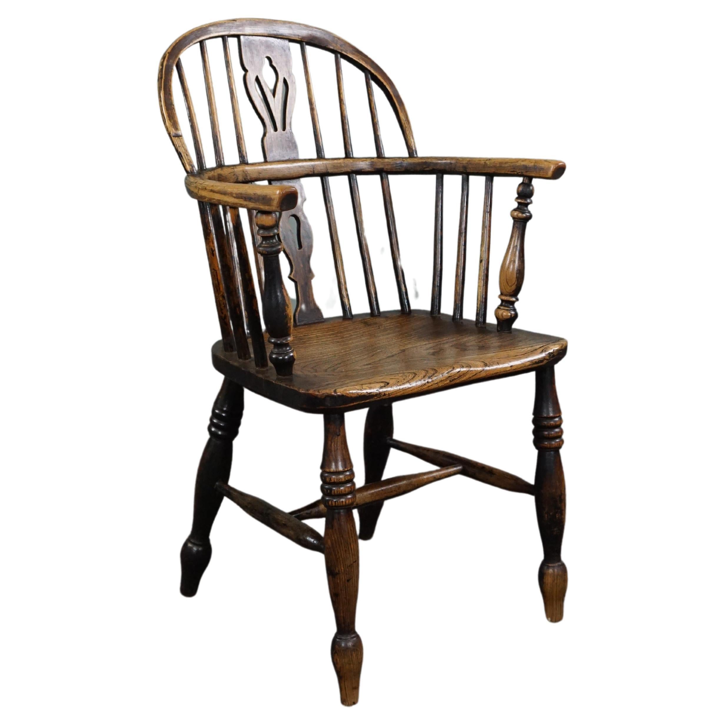 Beautiful antique English low back Windsor Armchair/chair, 18th century