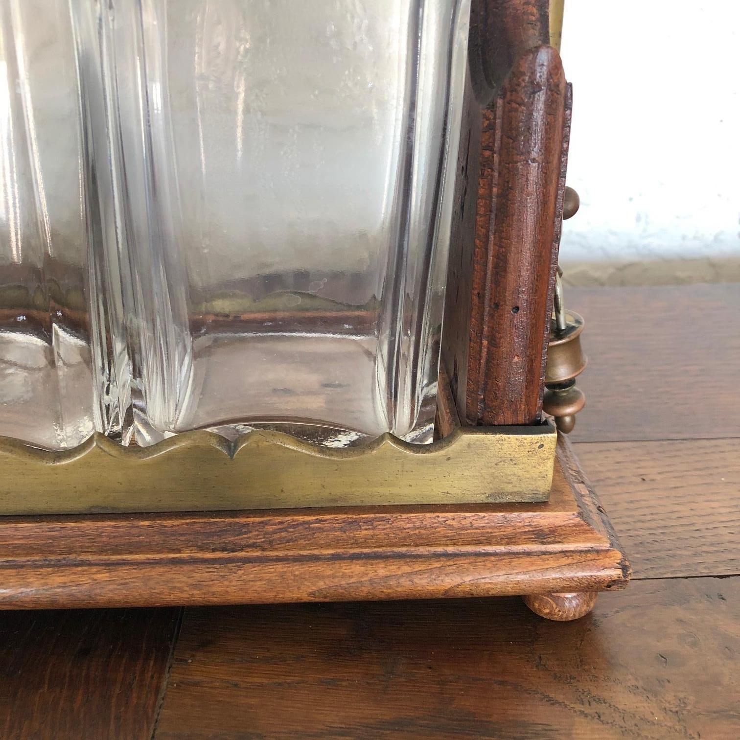 Beautiful Antique English Oak Decanter Tantalus In Good Condition For Sale In Hopewell, NJ