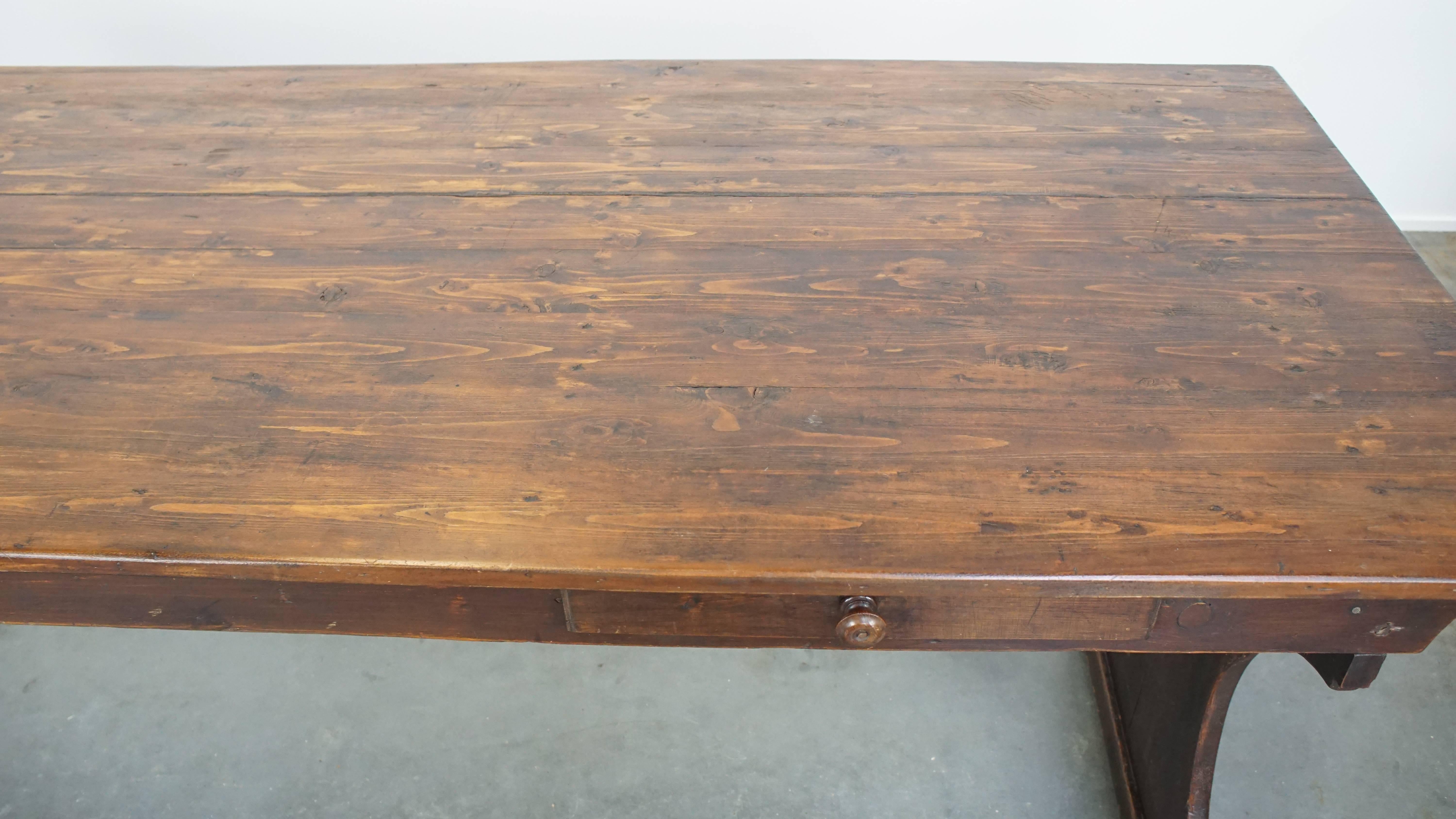 Bois Belle table de monastère anglaise ancienne en pin du 19ème siècle en vente