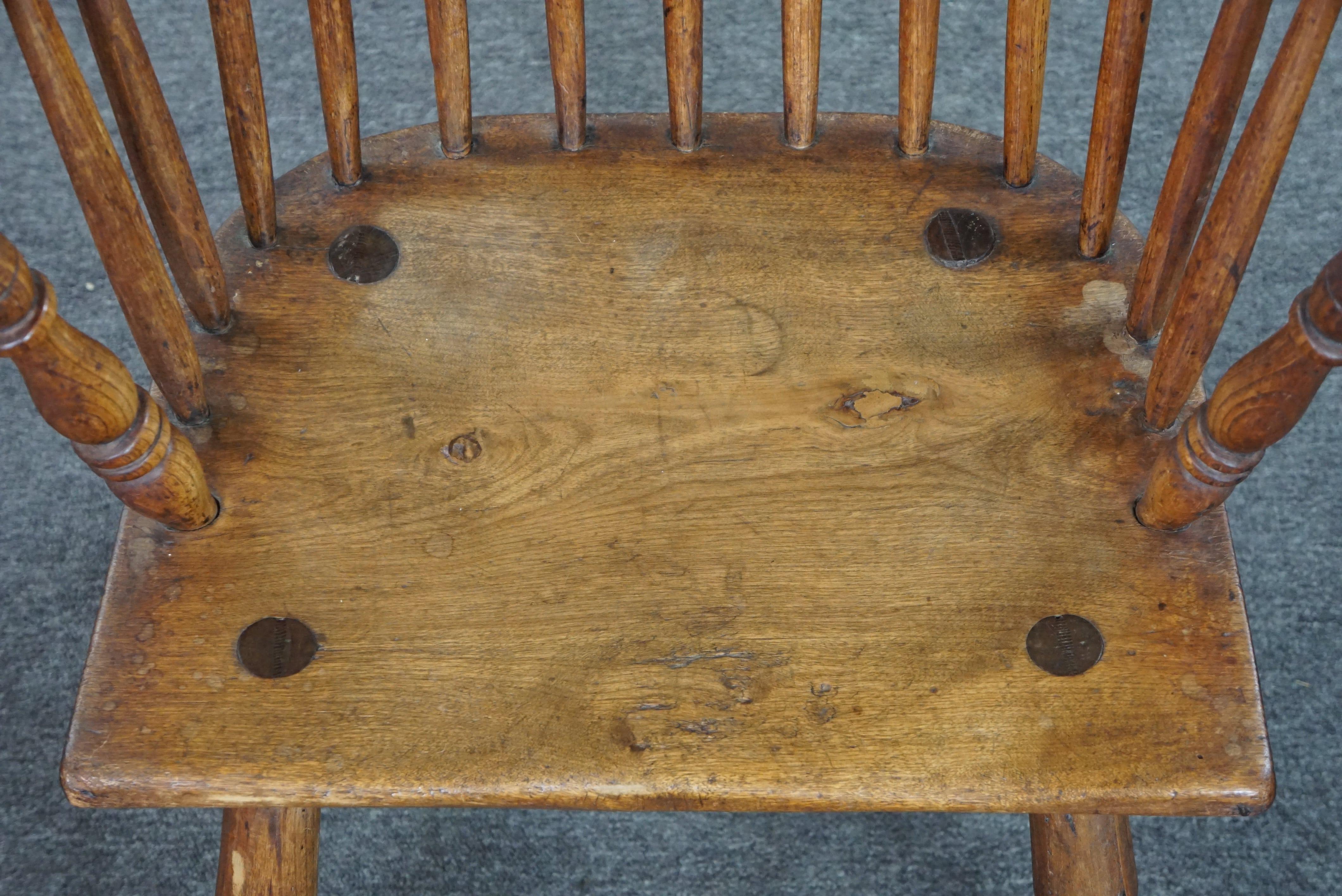 Wood Beautiful antique English stick back Windsor chair from the early 19th century For Sale