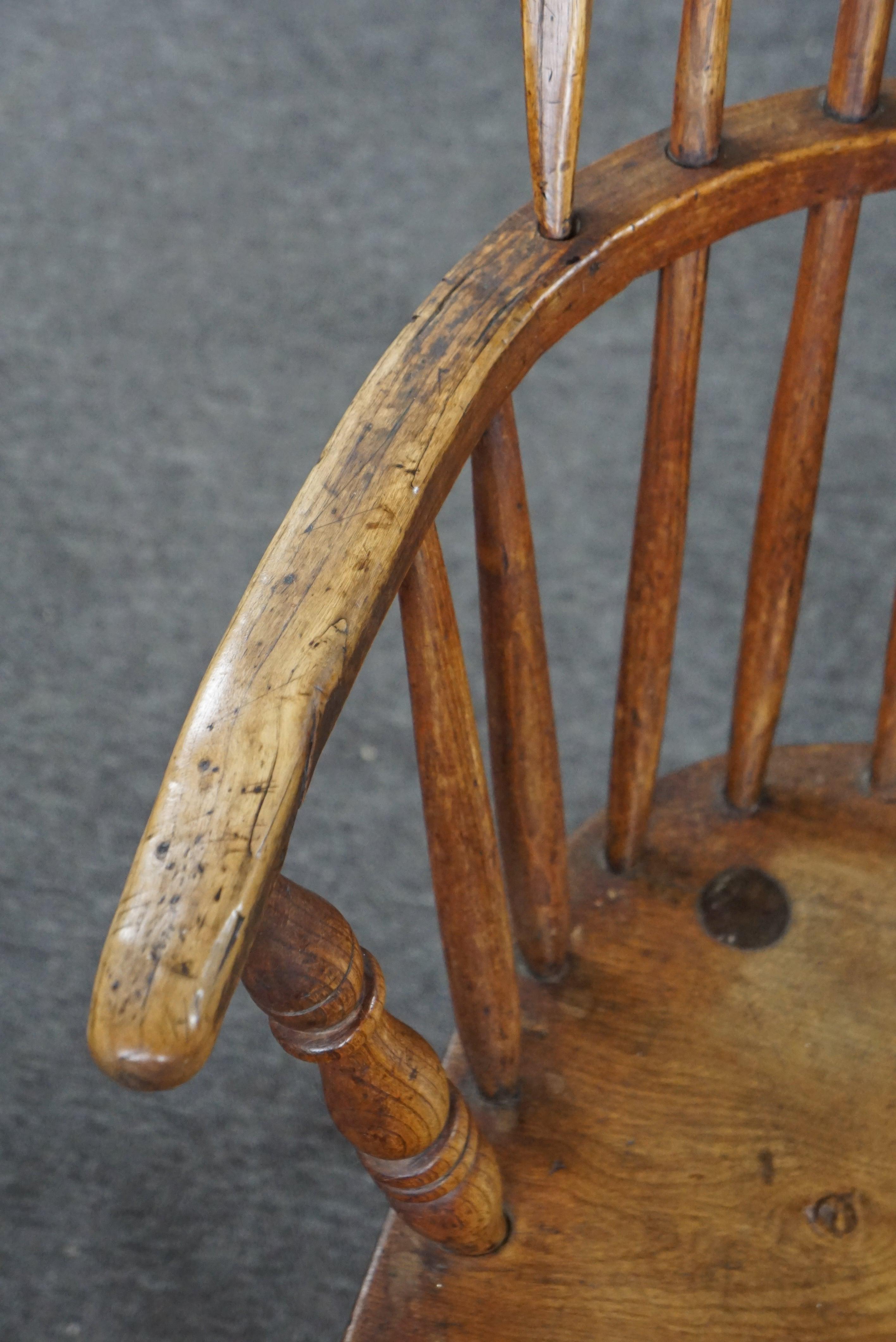 Beautiful antique English stick back Windsor chair from the early 19th century For Sale 1