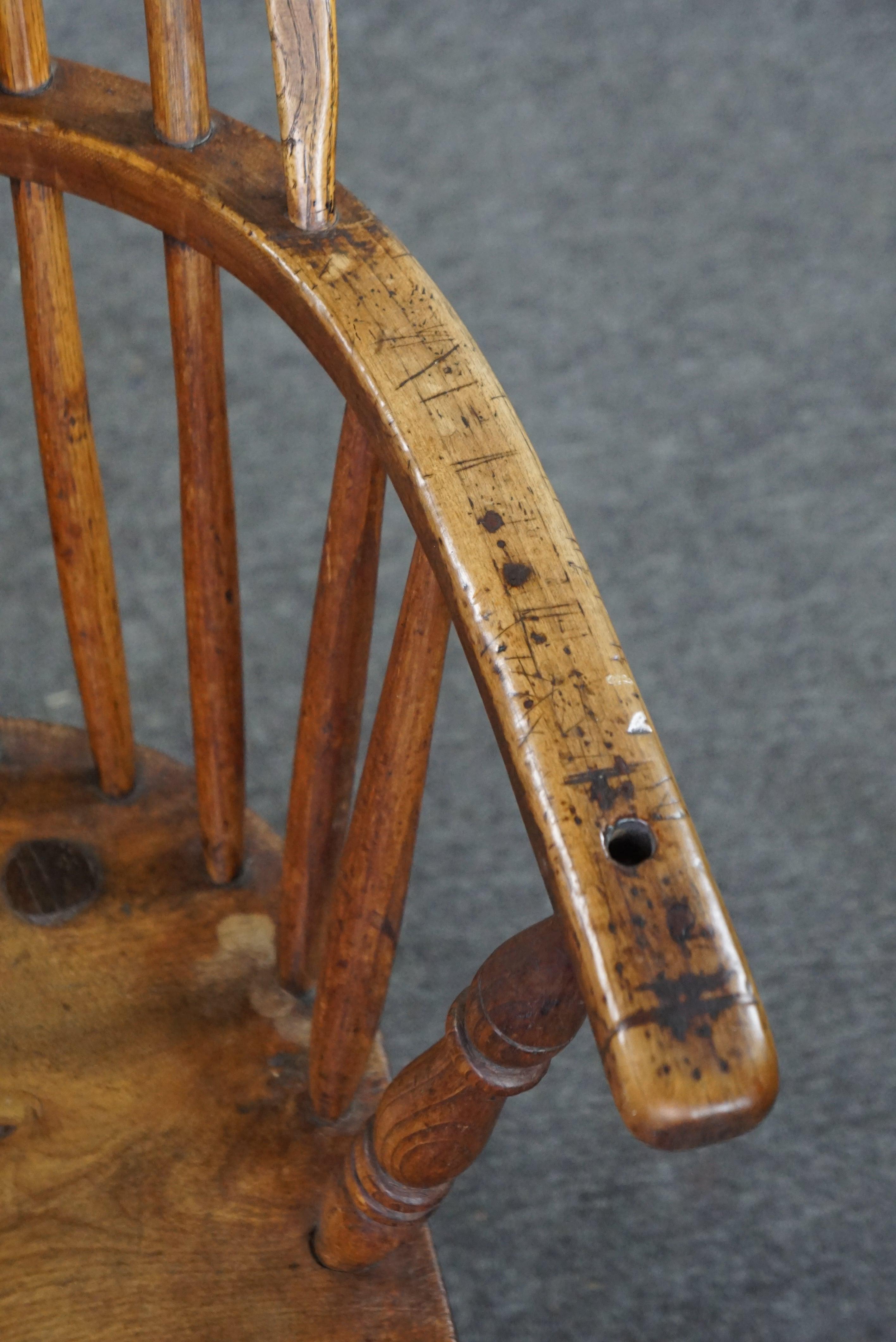 Beautiful antique English stick back Windsor chair from the early 19th century For Sale 2