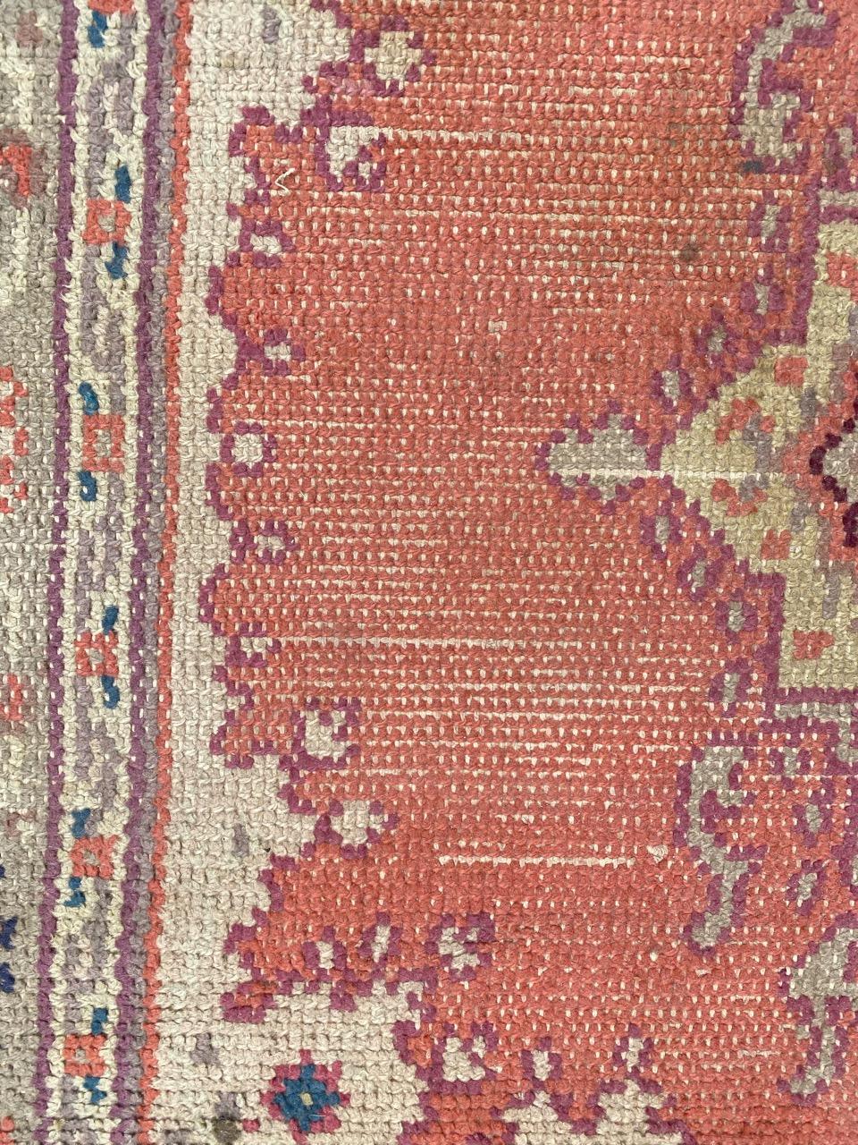 Schöner antiker europäischer handgeknüpfter Teppich im Oushak-Design im Angebot 6