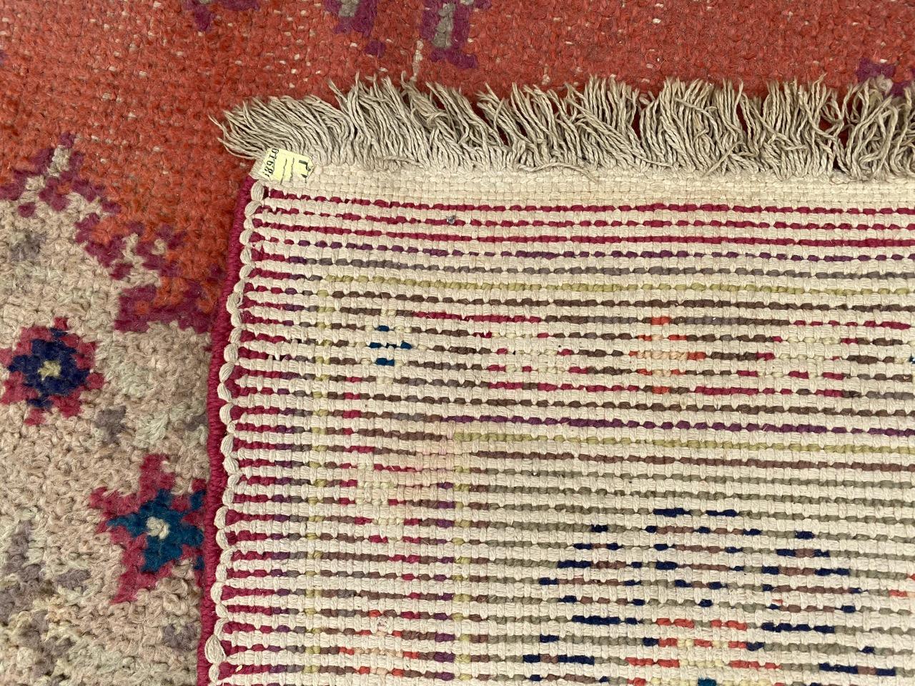 Schöner antiker europäischer handgeknüpfter Teppich im Oushak-Design im Angebot 9