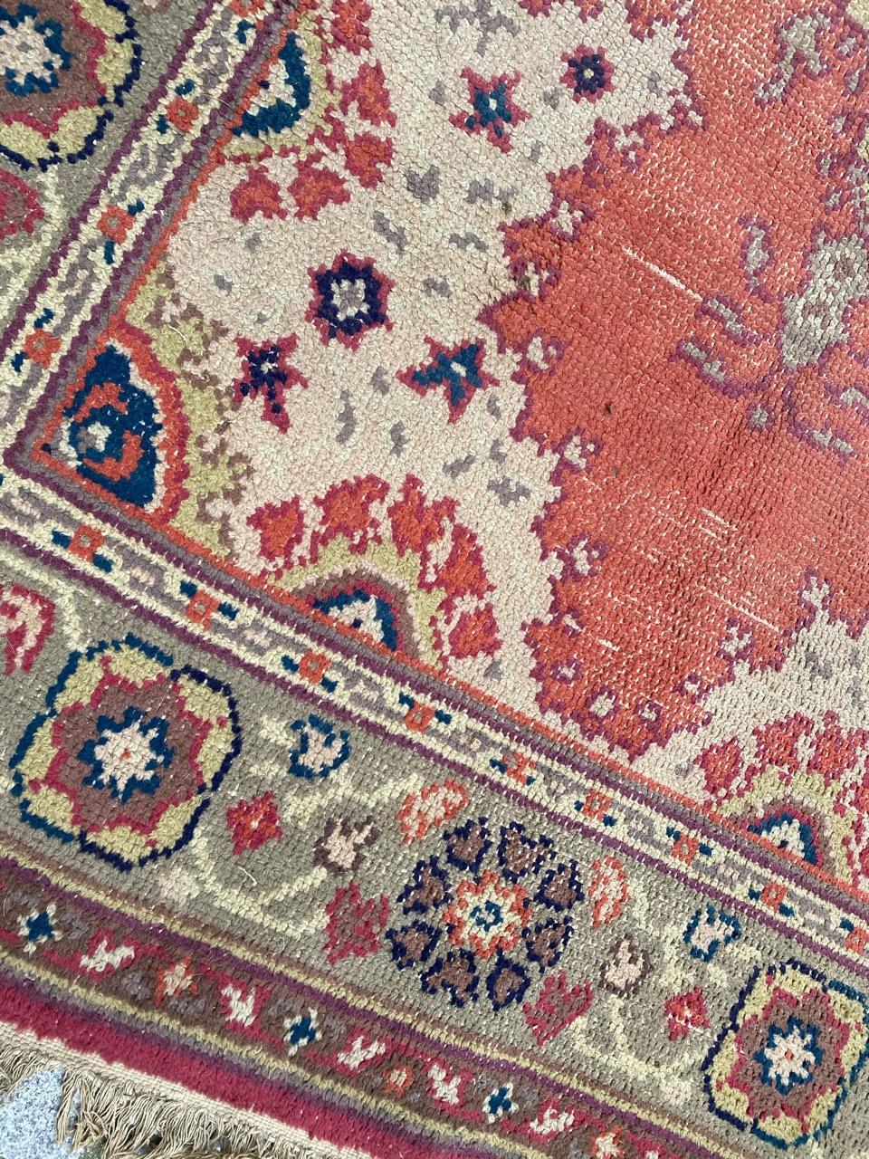 Schöner antiker europäischer handgeknüpfter Teppich im Oushak-Design (Europäisch) im Angebot