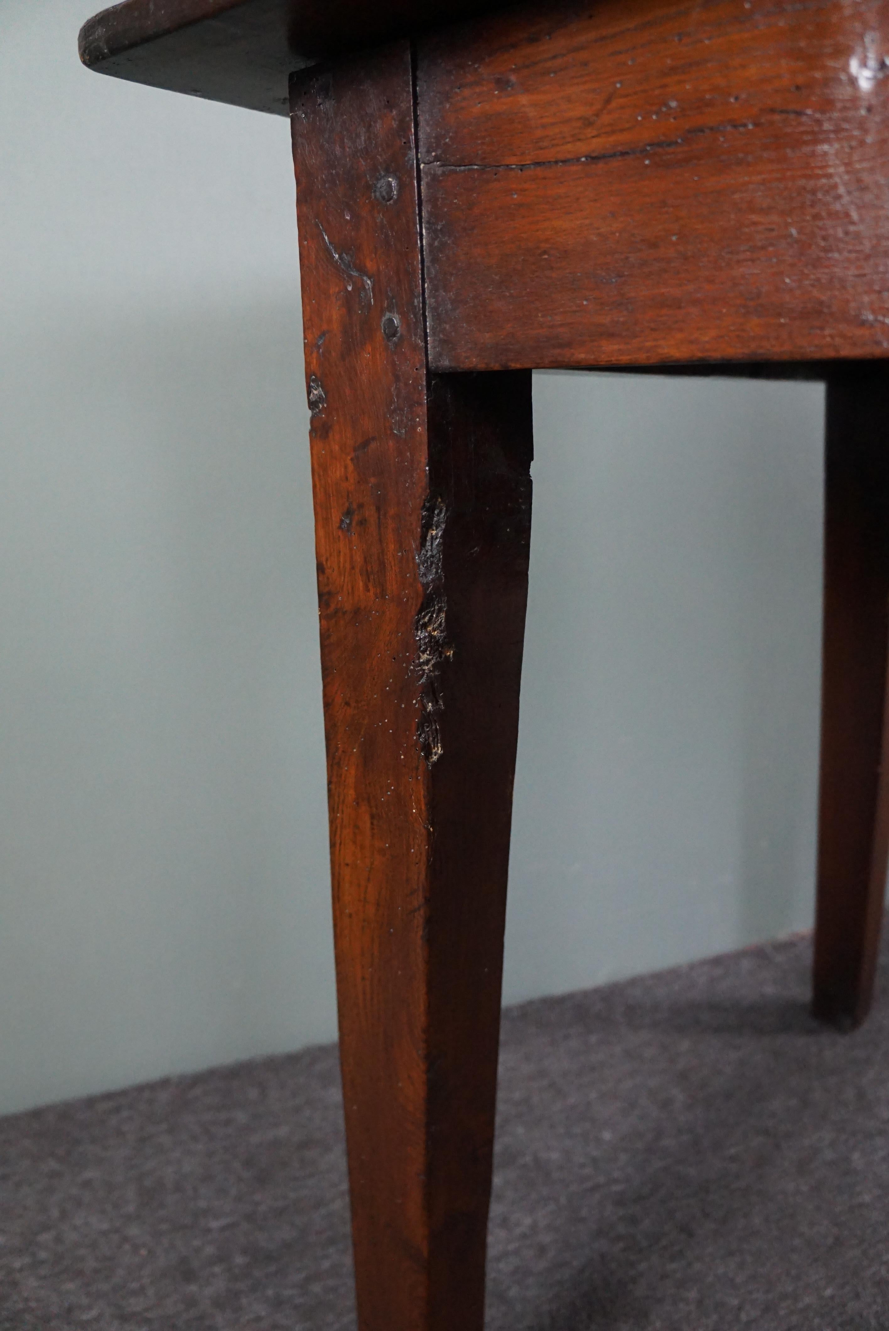 Beautiful antique French dining table with two drawers. For Sale 4