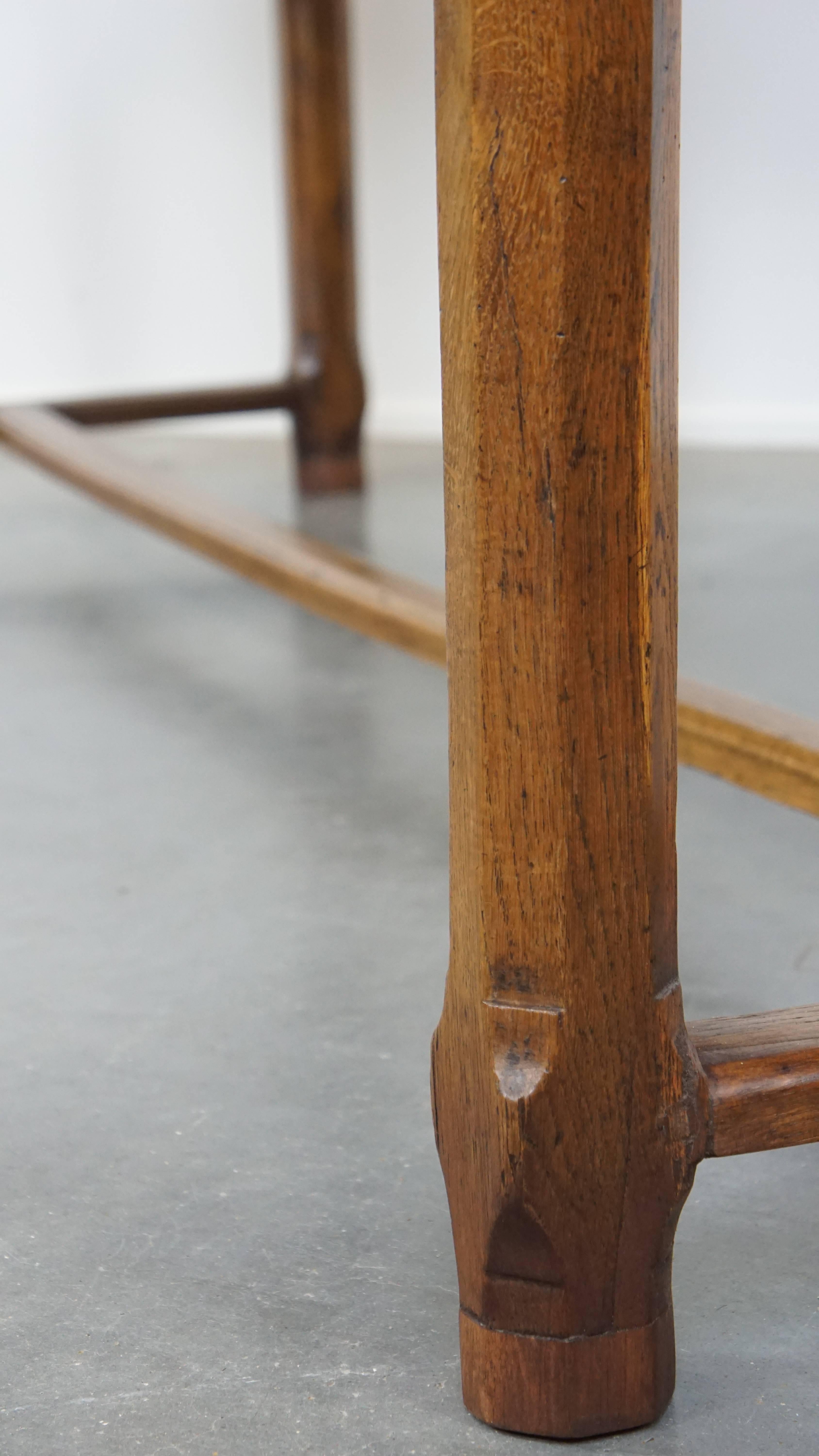 Beautiful Antique French Farmhouse Dining Table in Oak with 2 Drawers For Sale 4