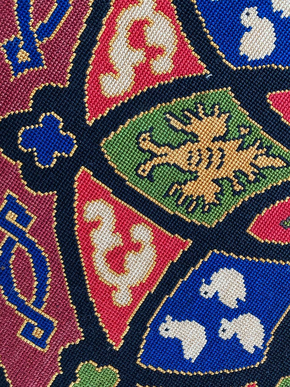 Bobyrug's Beautiful Antique French Needlepoint Round Tapestry (Tapisserie à l'aiguille française ancienne) Bon état - En vente à Saint Ouen, FR