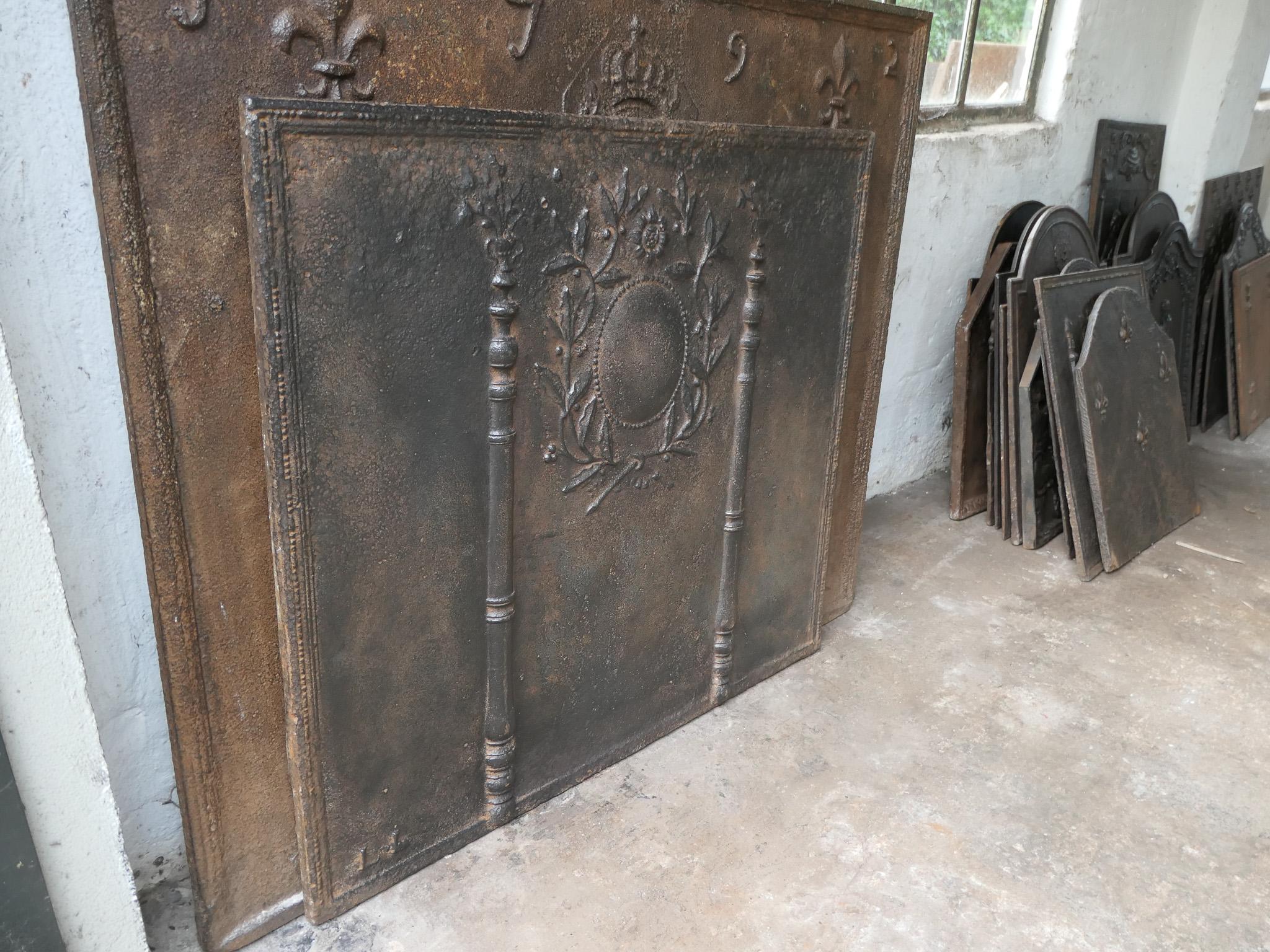 Beautiful Antique French Neoclassical Fireback / Backsplash, 18th - 19th Century For Sale 6