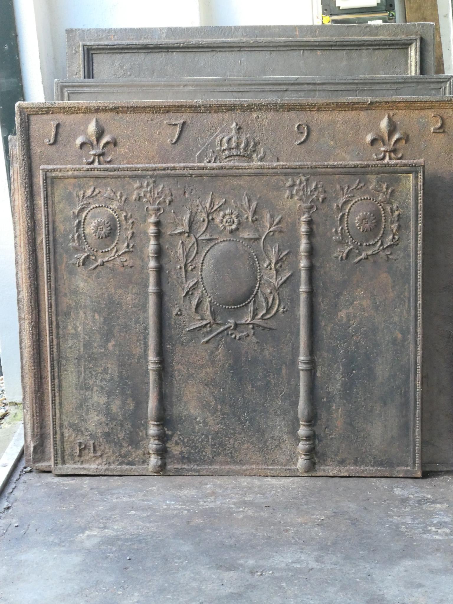 Cast Beautiful Antique French Neoclassical Fireback / Backsplash, 18th - 19th Century For Sale