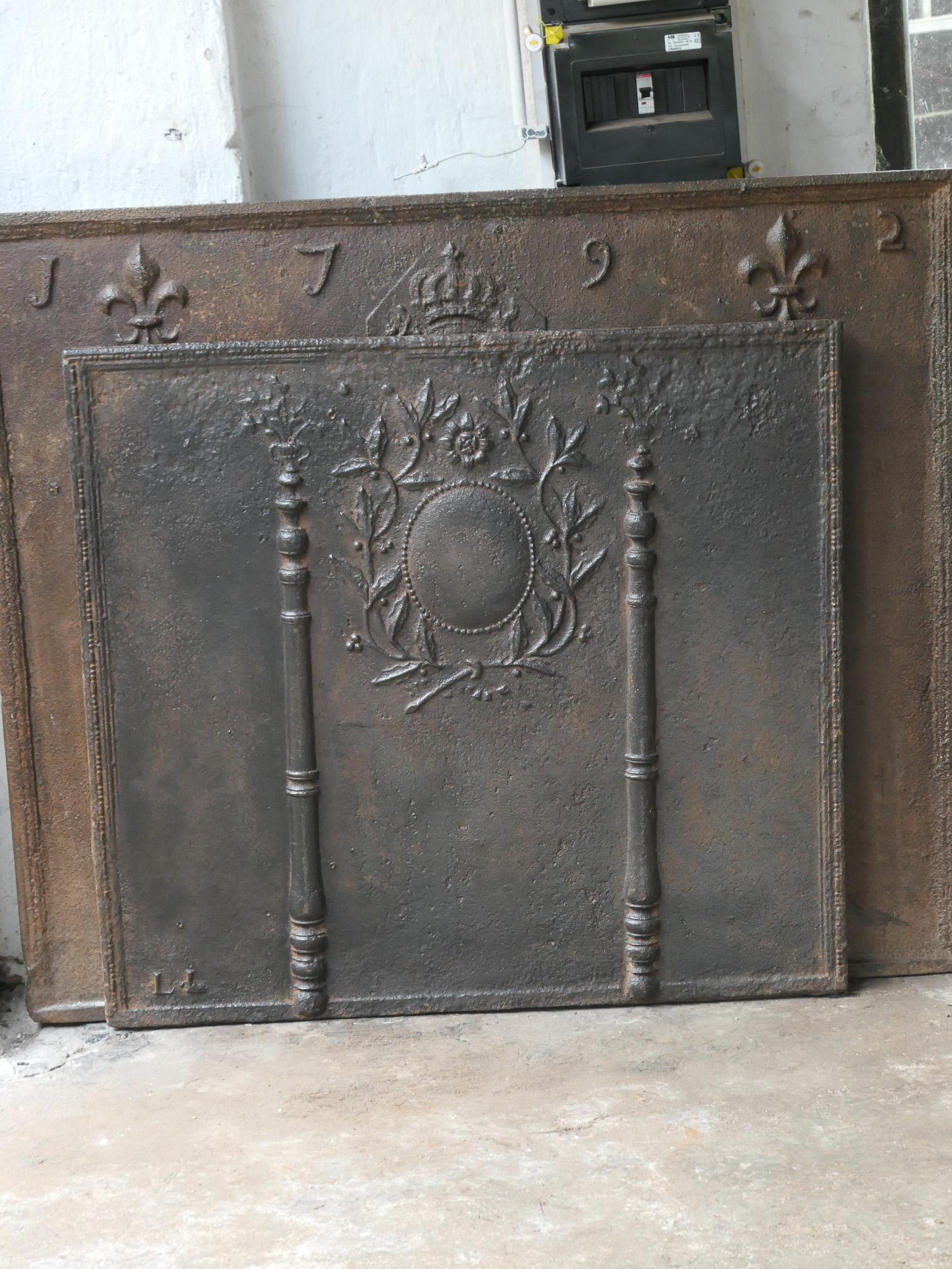 Cast Beautiful Antique French Neoclassical Fireback / Backsplash, 18th - 19th Century For Sale