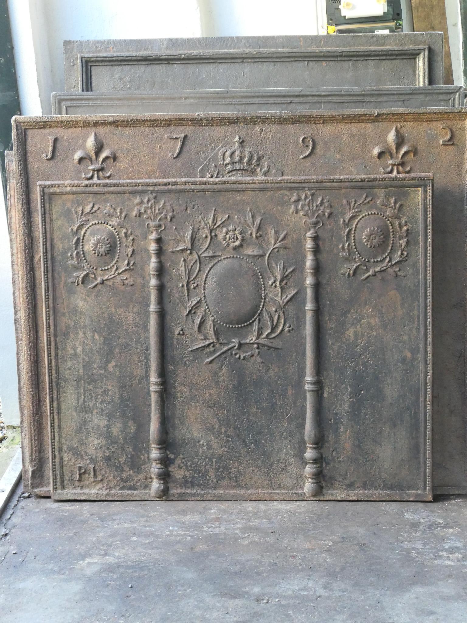 Beautiful Antique French Neoclassical Fireback / Backsplash, 18th - 19th Century In Good Condition For Sale In Amerongen, NL