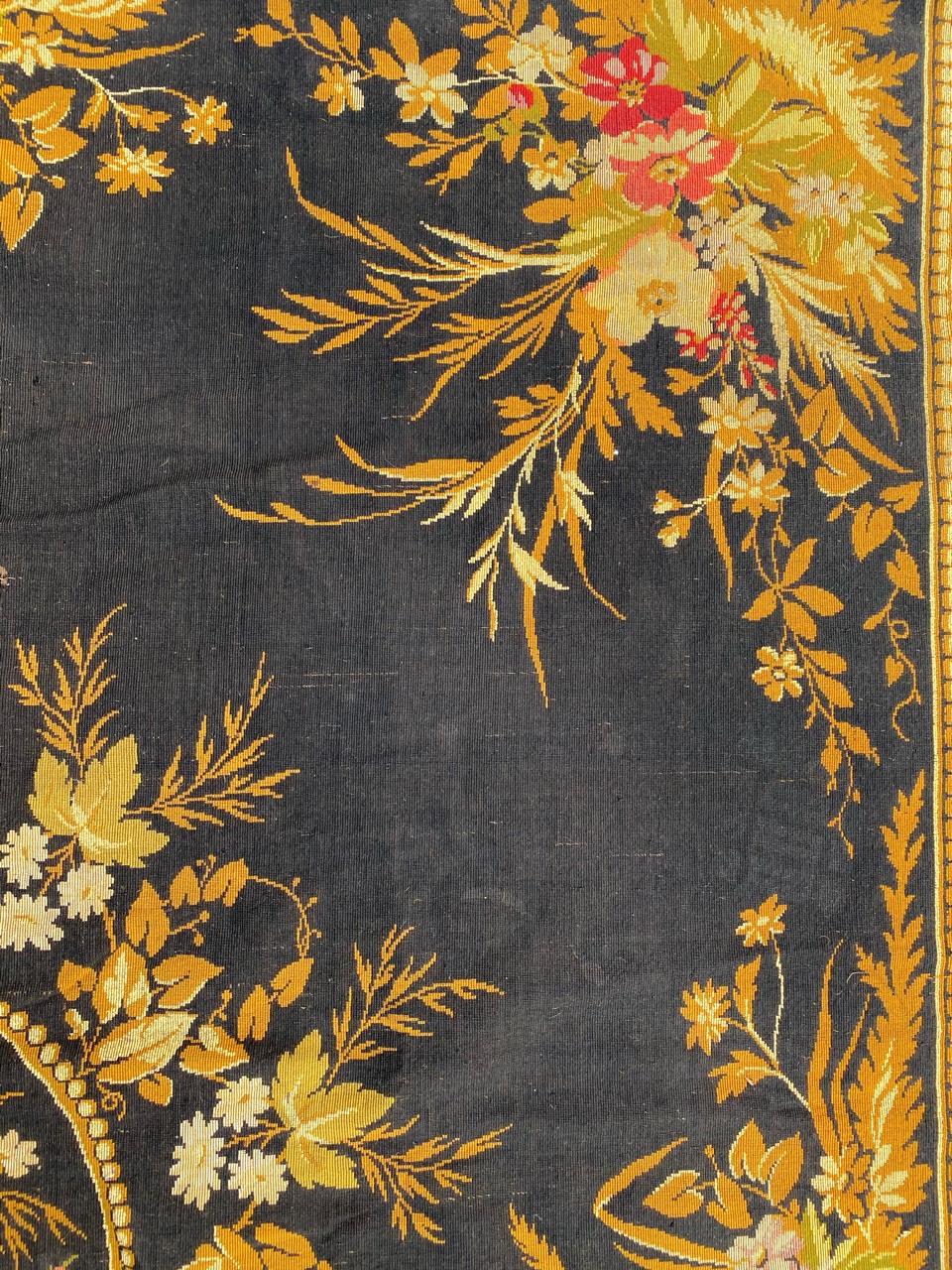 XIXe siècle Magnifique tapisserie française ancienne en toile de table en vente