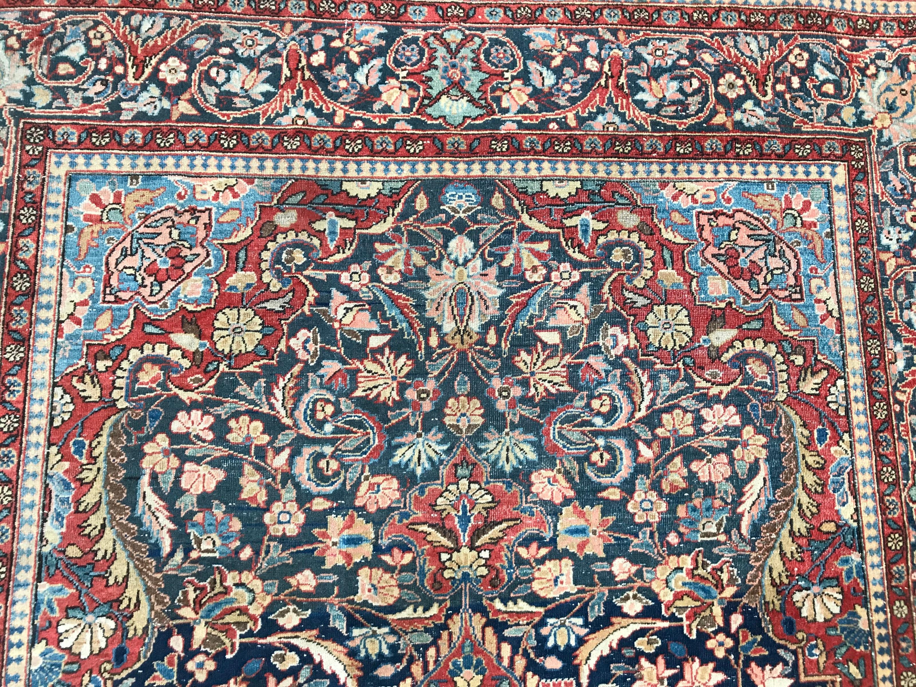 Beautiful Antique Kashan Rug In Fair Condition For Sale In Saint Ouen, FR