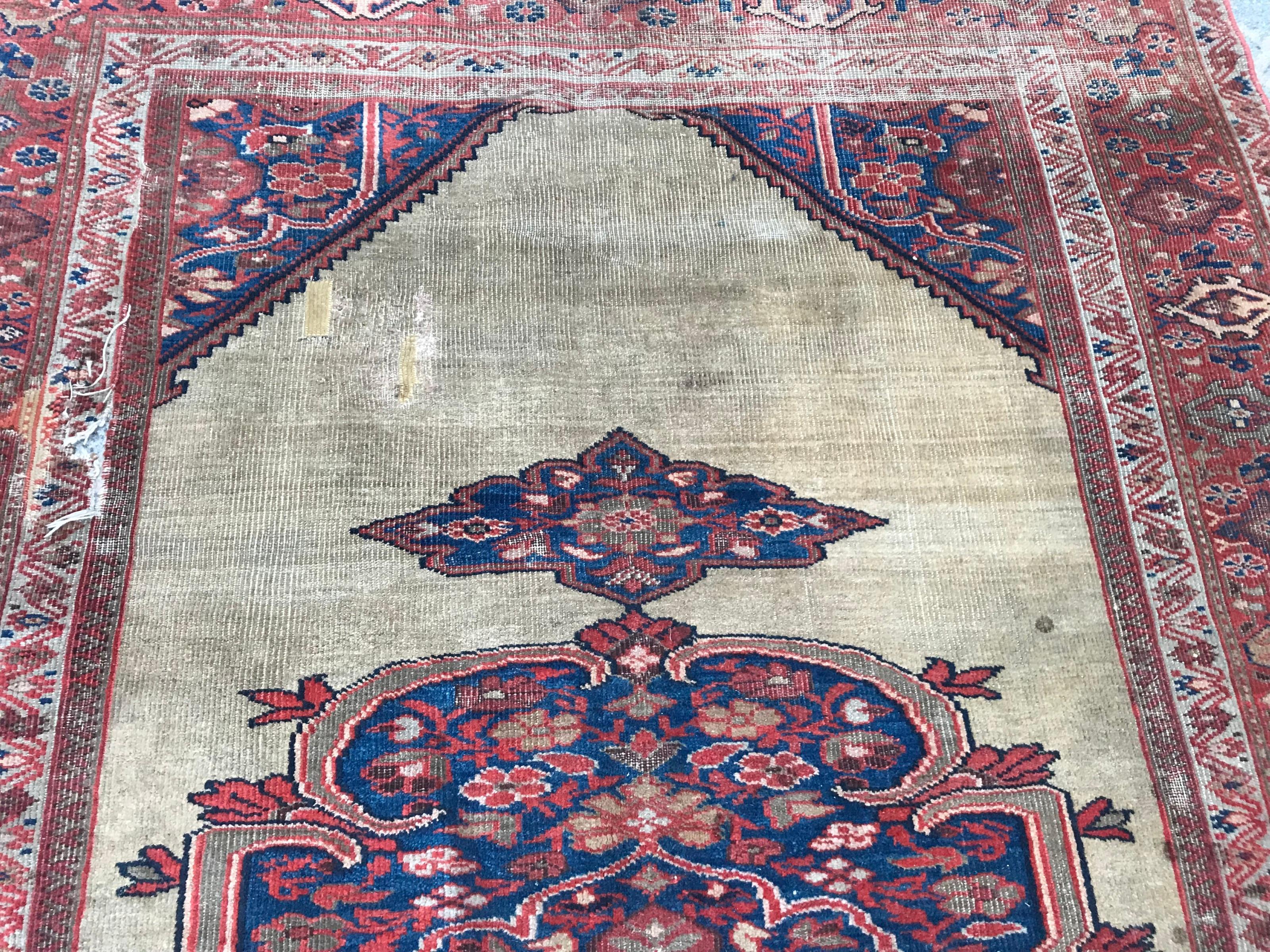 Beautiful Antique Mahal Rug In Fair Condition For Sale In Saint Ouen, FR
