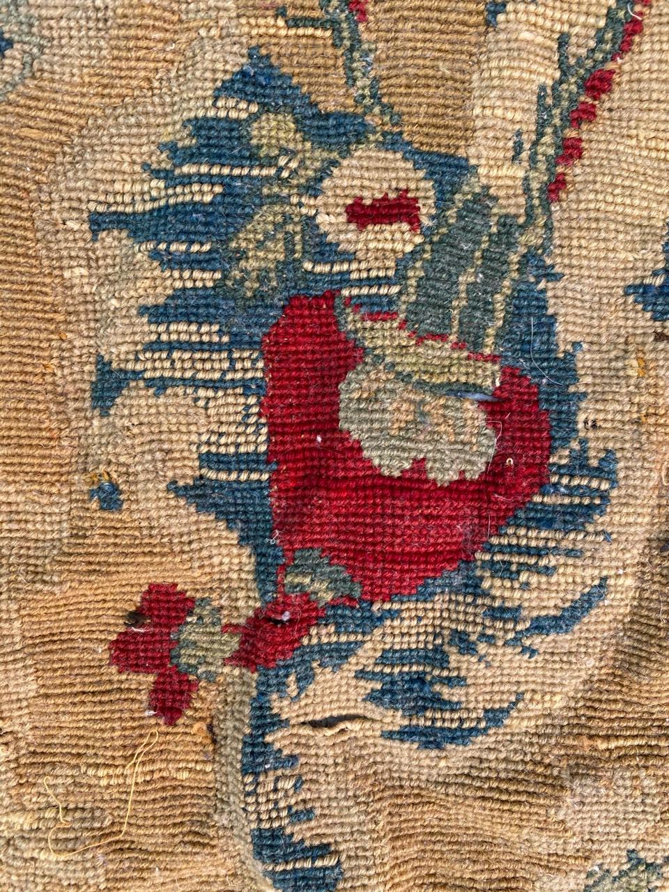 Precioso tapiz antiguo de punto de aguja Aubusson en venta
