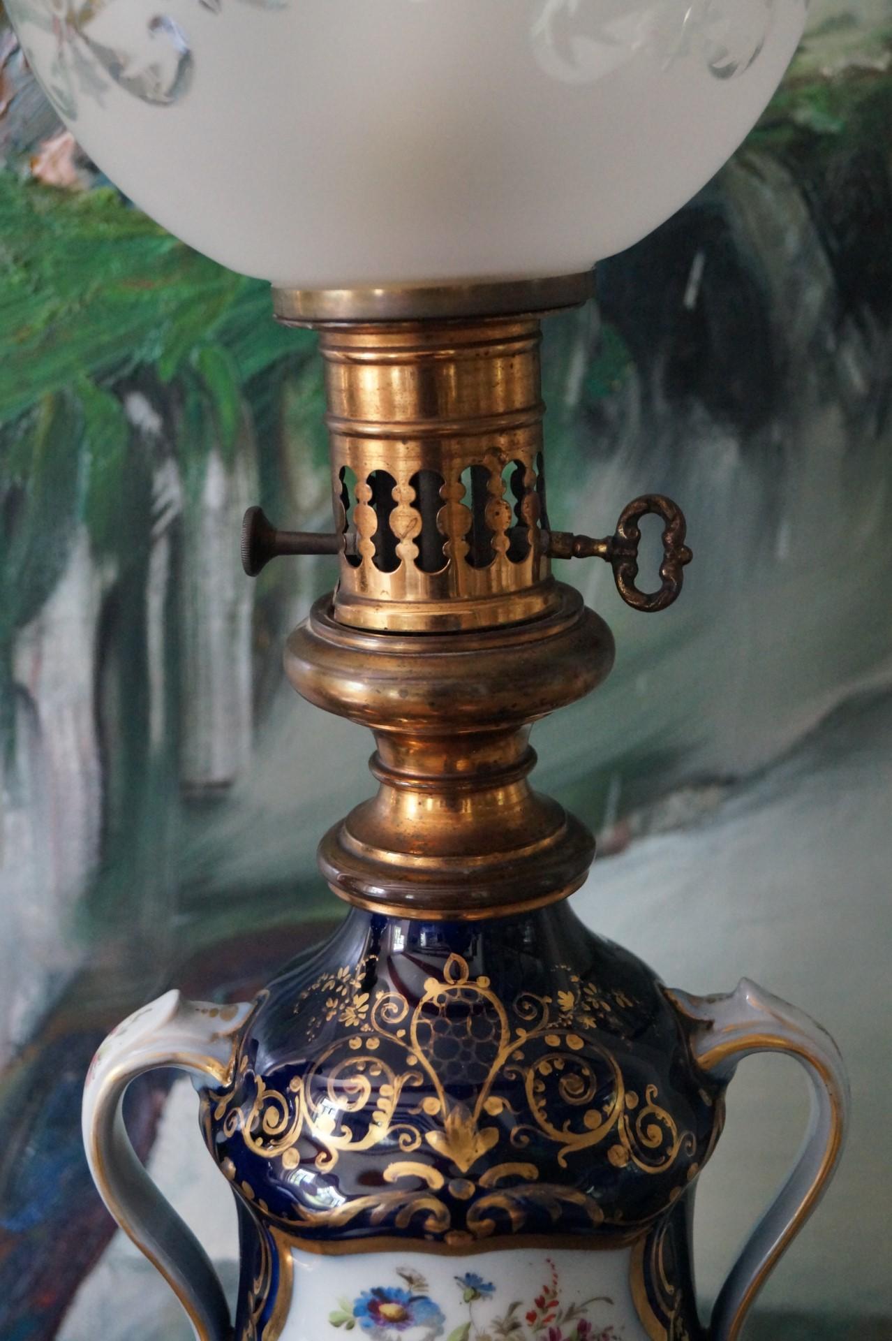 French Beautiful Antique Old Paris Porcelain Table Lamps Oil Lamps Franc 1880s For Sale