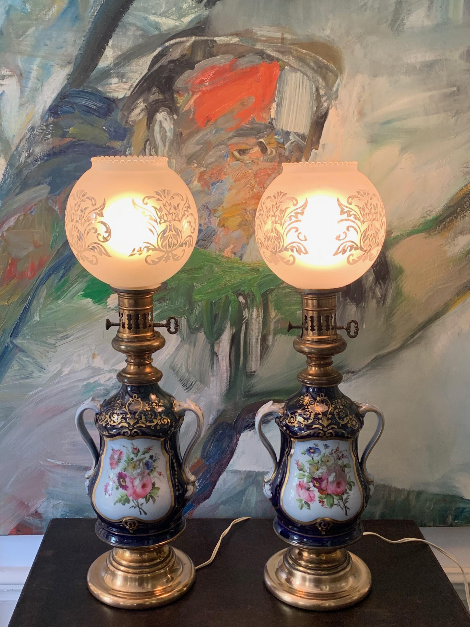 Schöne antike Old Paris Porzellan Tischlampen Öllampen Franc 1880s (Spätes 19. Jahrhundert) im Angebot