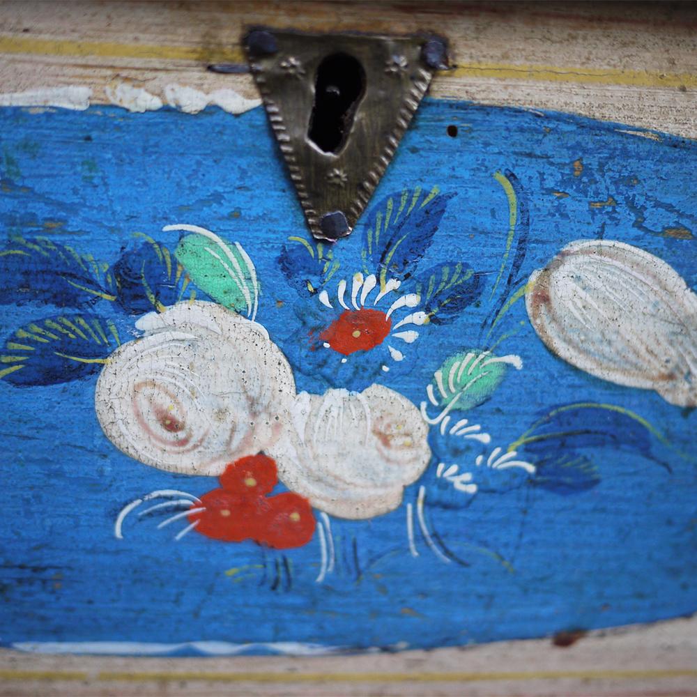 Beautiful Antique Painted Table Box 5