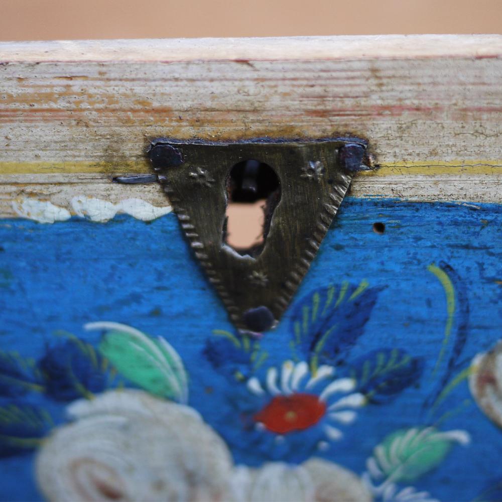 Beautiful Antique Painted Table Box 7