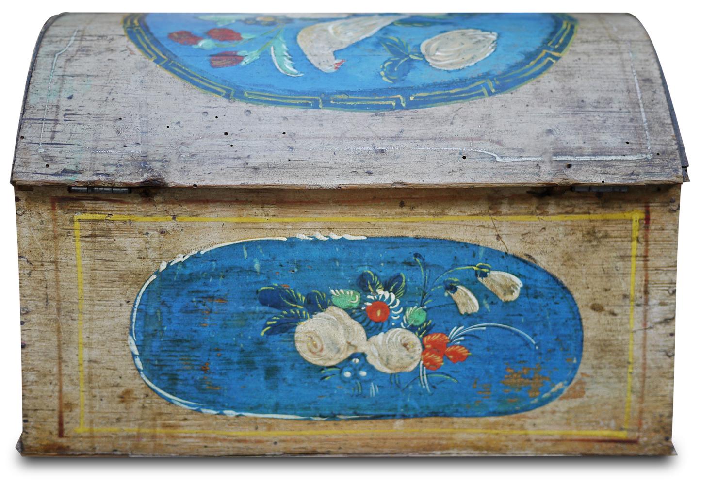 Beautiful Antique Painted Table Box In Good Condition In Albignasego, IT
