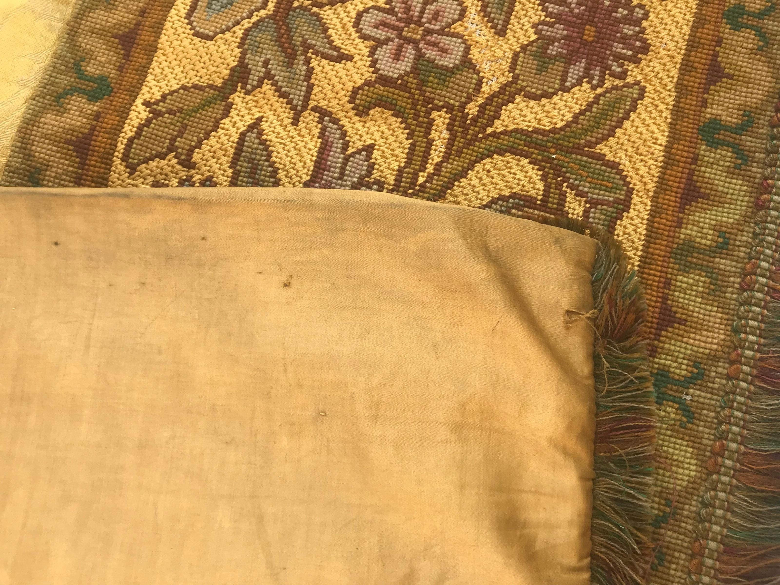 Bobyrug's Beautiful Antique Panel Needlepoint Tapestry (Tapisserie à l'aiguille) en vente 7