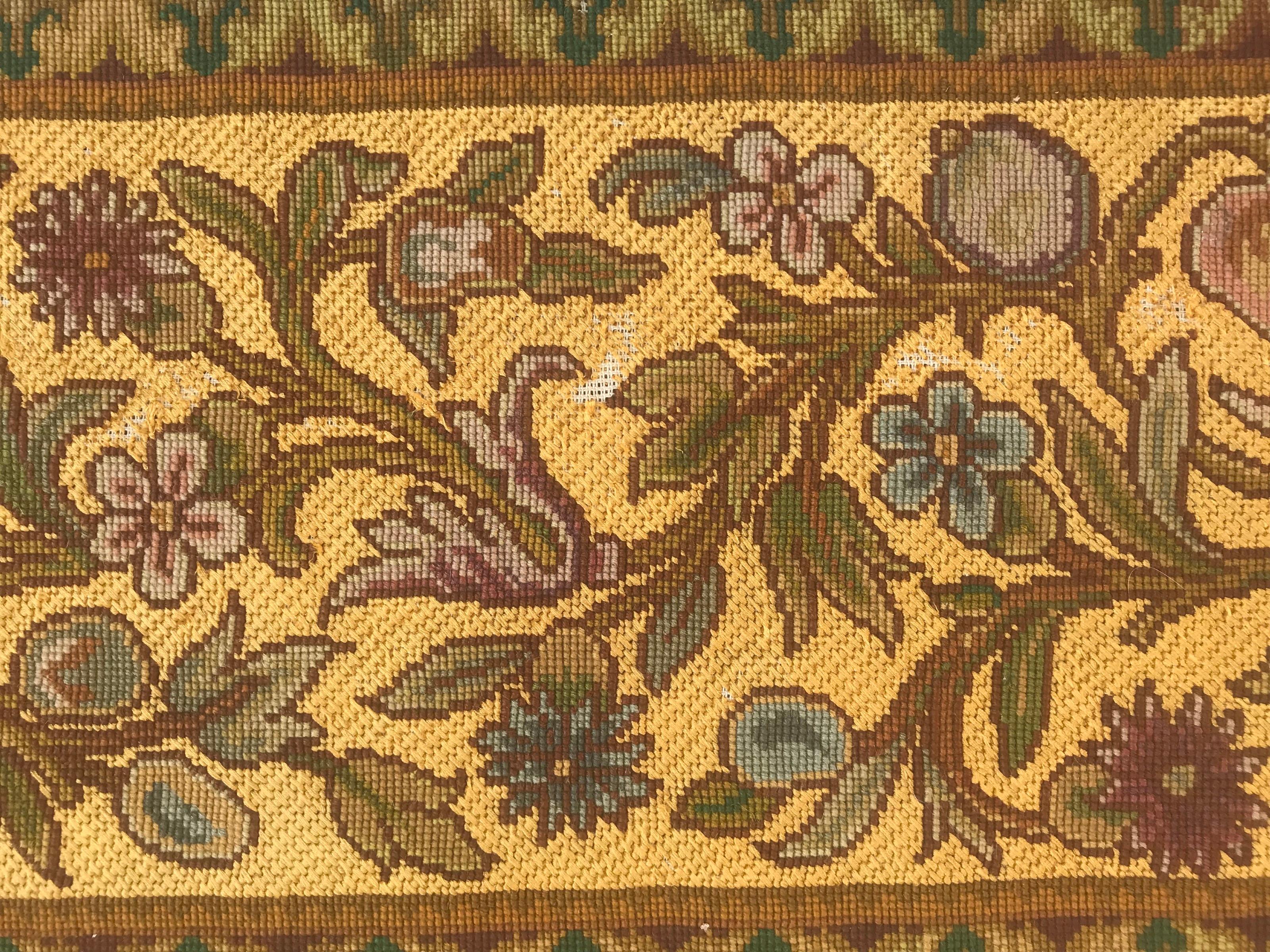 Aubusson Bobyrug's Beautiful Antique Panel Needlepoint Tapestry (Tapisserie à l'aiguille) en vente