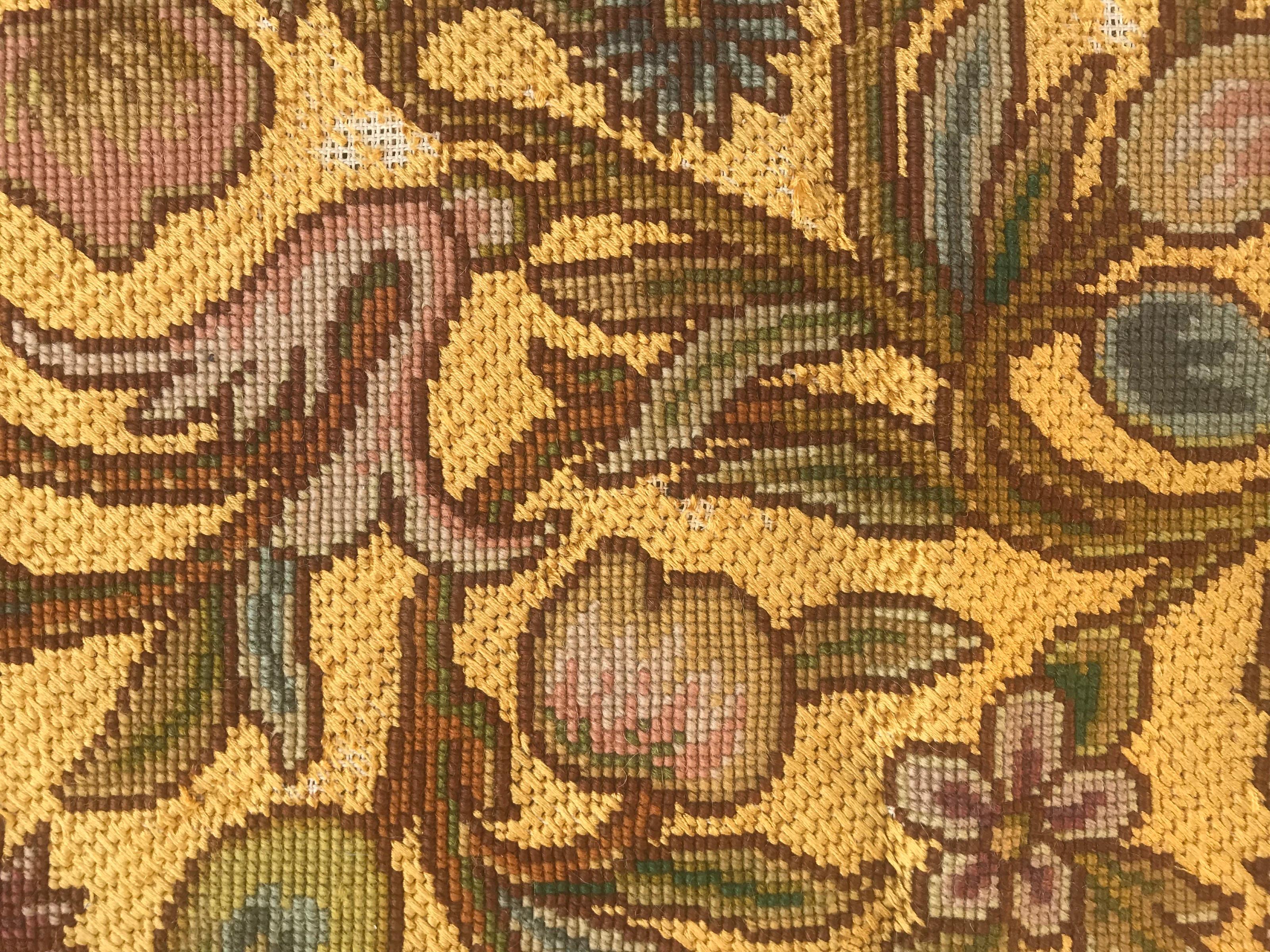 Français Bobyrug's Beautiful Antique Panel Needlepoint Tapestry (Tapisserie à l'aiguille) en vente