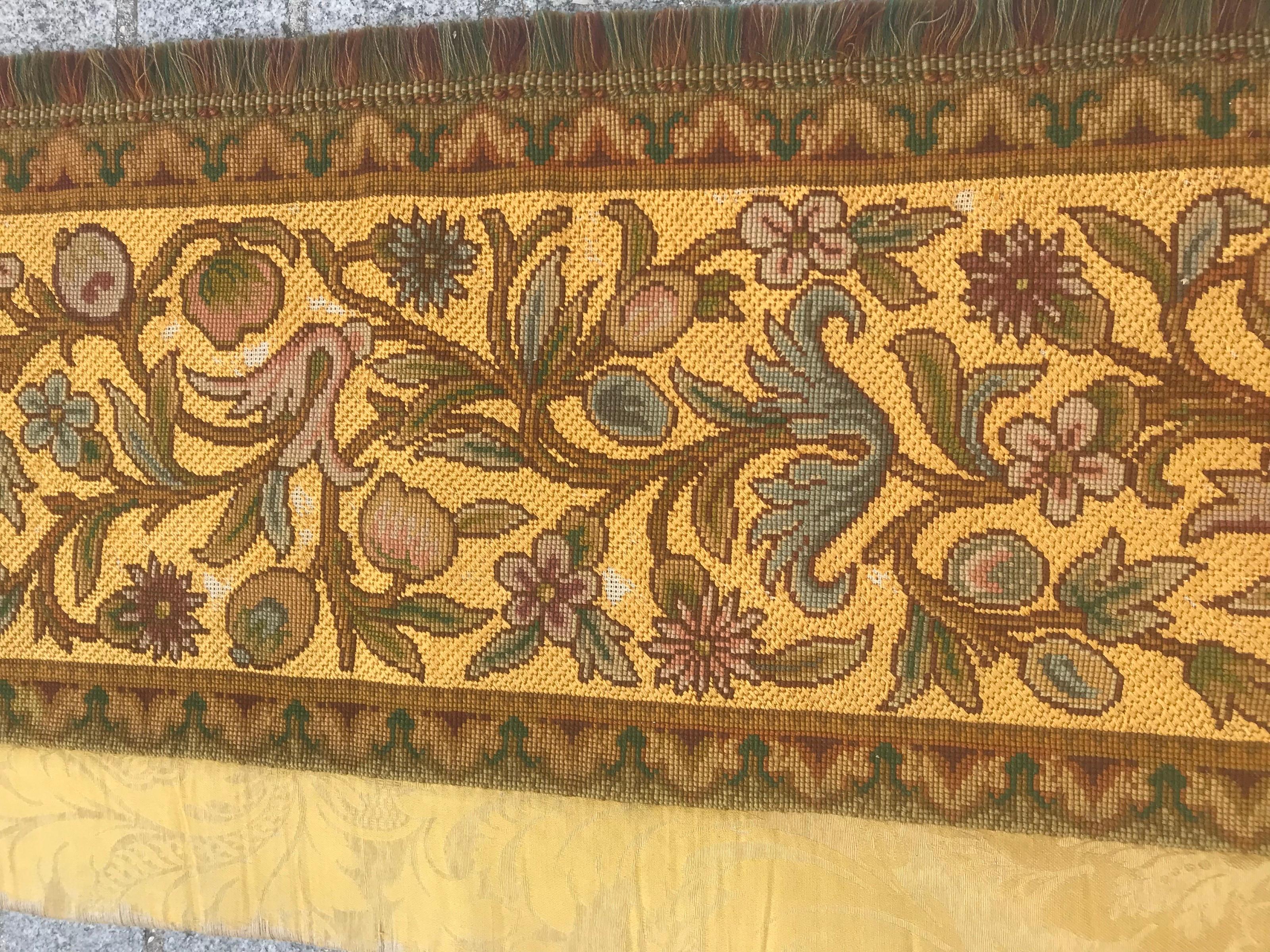 Bobyrug's Beautiful Antique Panel Needlepoint Tapestry (Tapisserie à l'aiguille) Bon état - En vente à Saint Ouen, FR