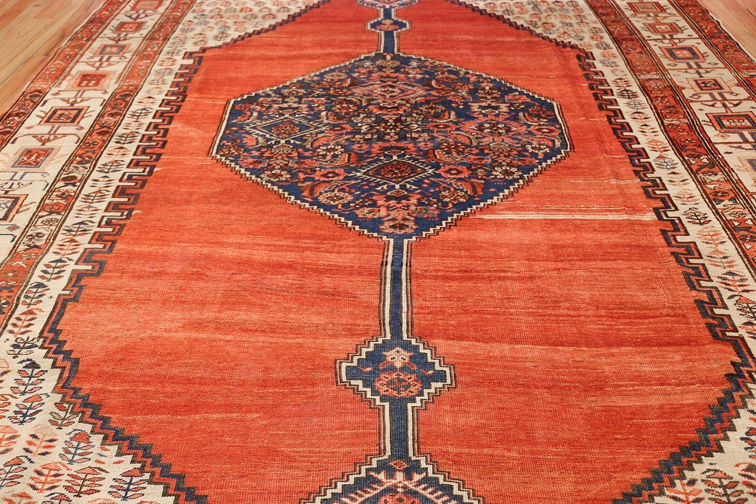 Beautiful Room Size Antique Persian Bakshaish Carpet. Size: 9' 5