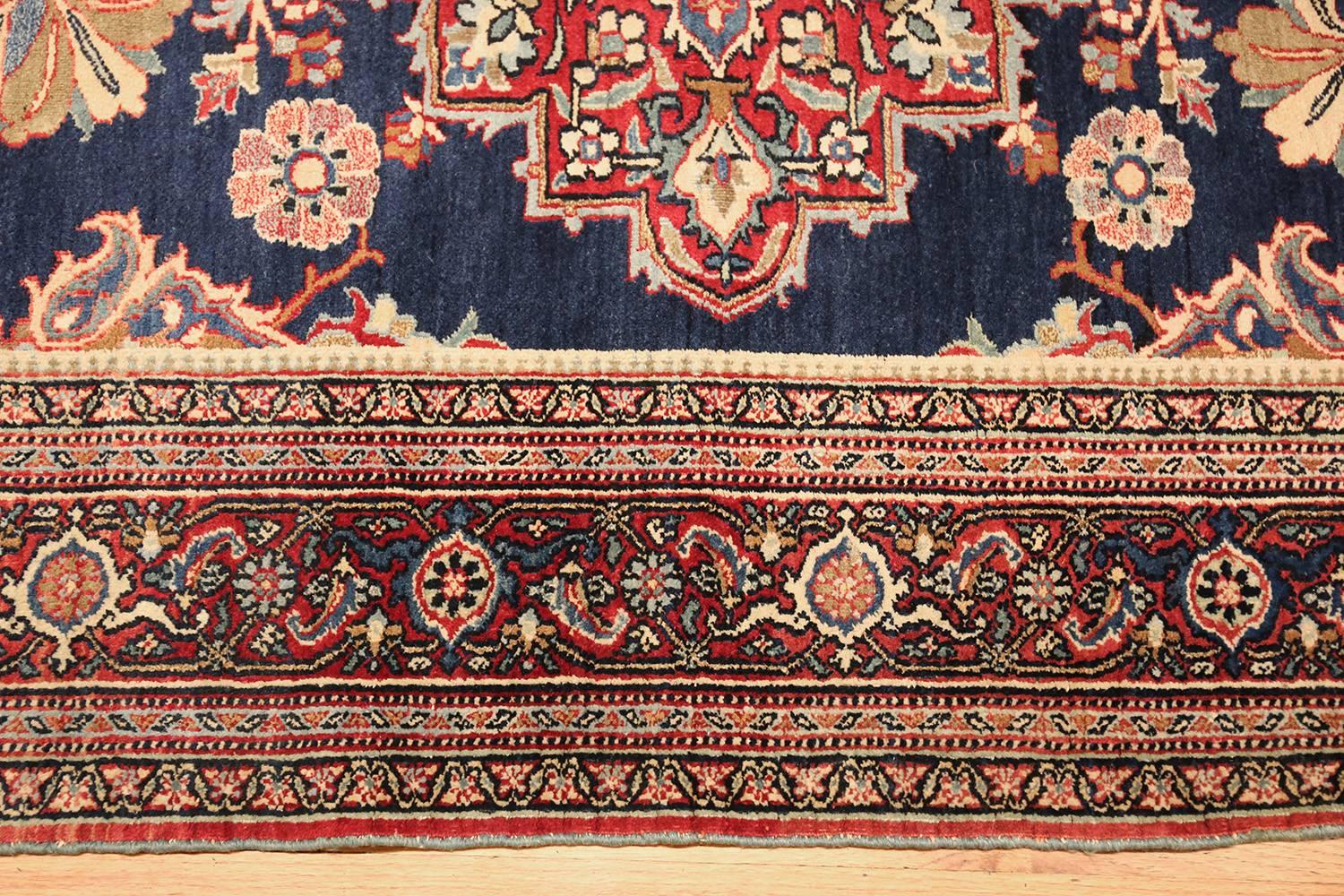 Beautiful Antique Persian Khorassan Rug. Size: 4 ft 5 in x 6 ft 8 in In Excellent Condition In New York, NY
