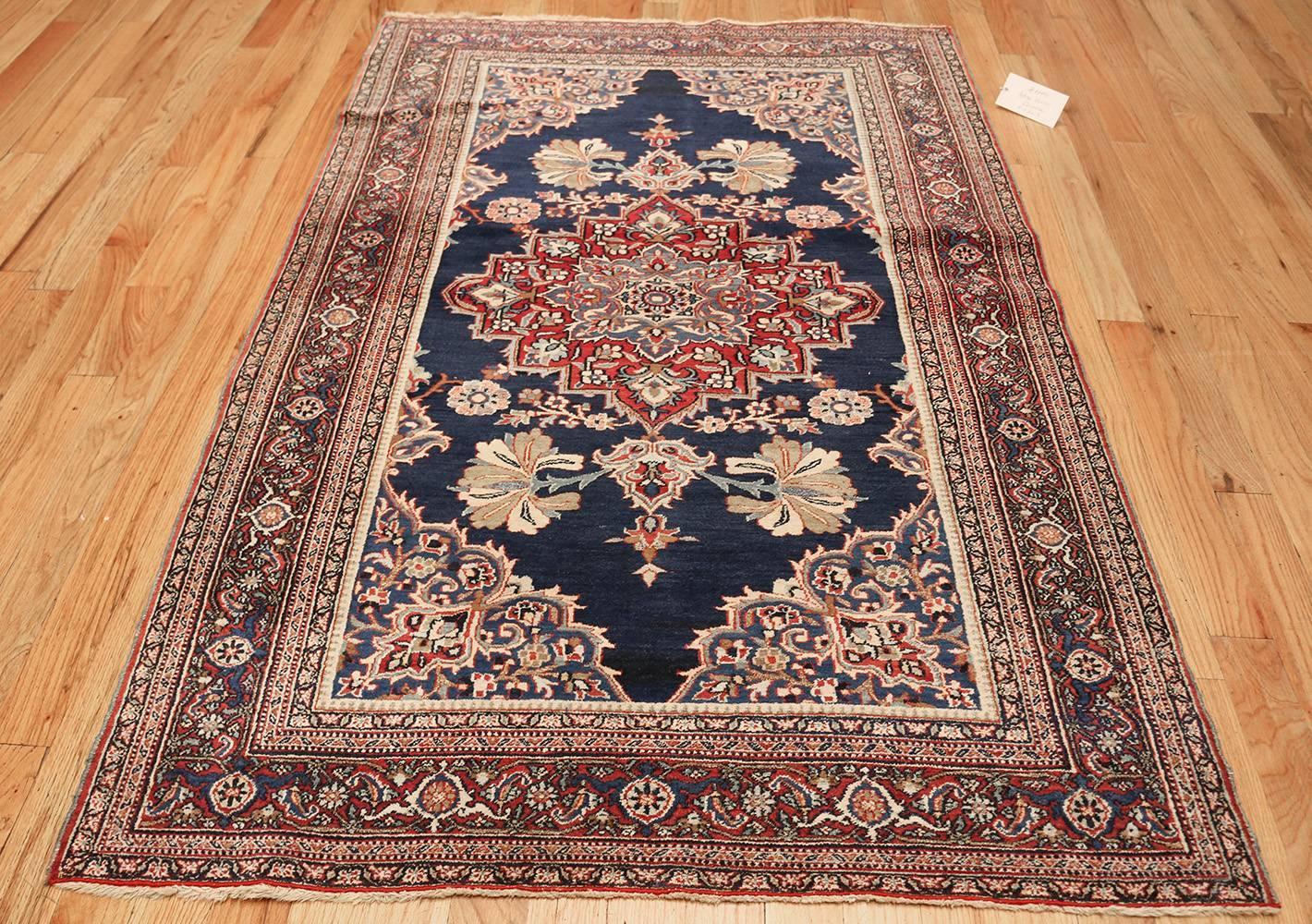Beautiful Antique Persian Khorassan Rug. Size: 4 ft 5 in x 6 ft 8 in 3