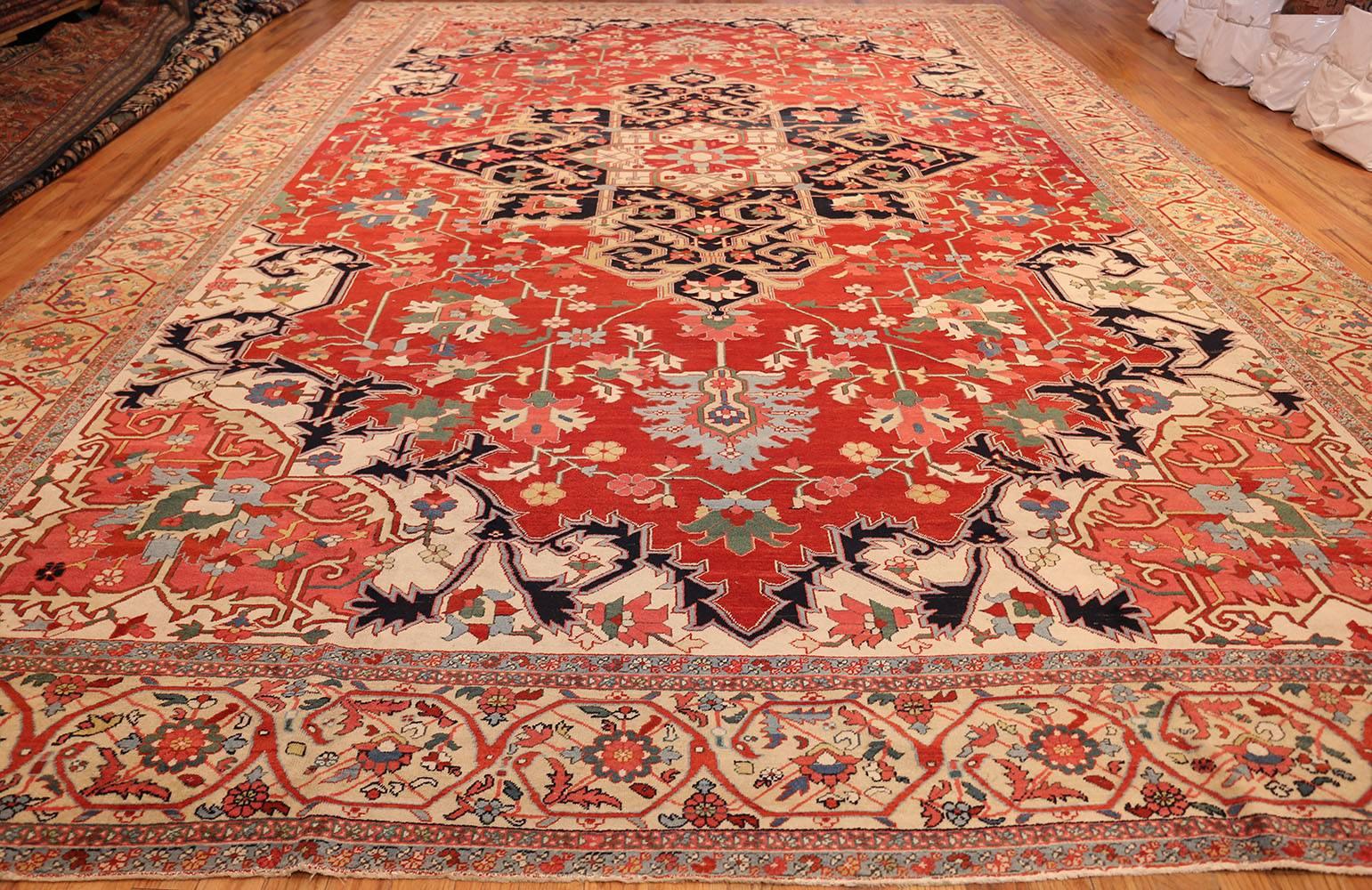 Nazmiyal Collection Antique Persian Serapi Rug. Size: 12 ft. 3 in x 17 ft. 9 in 2