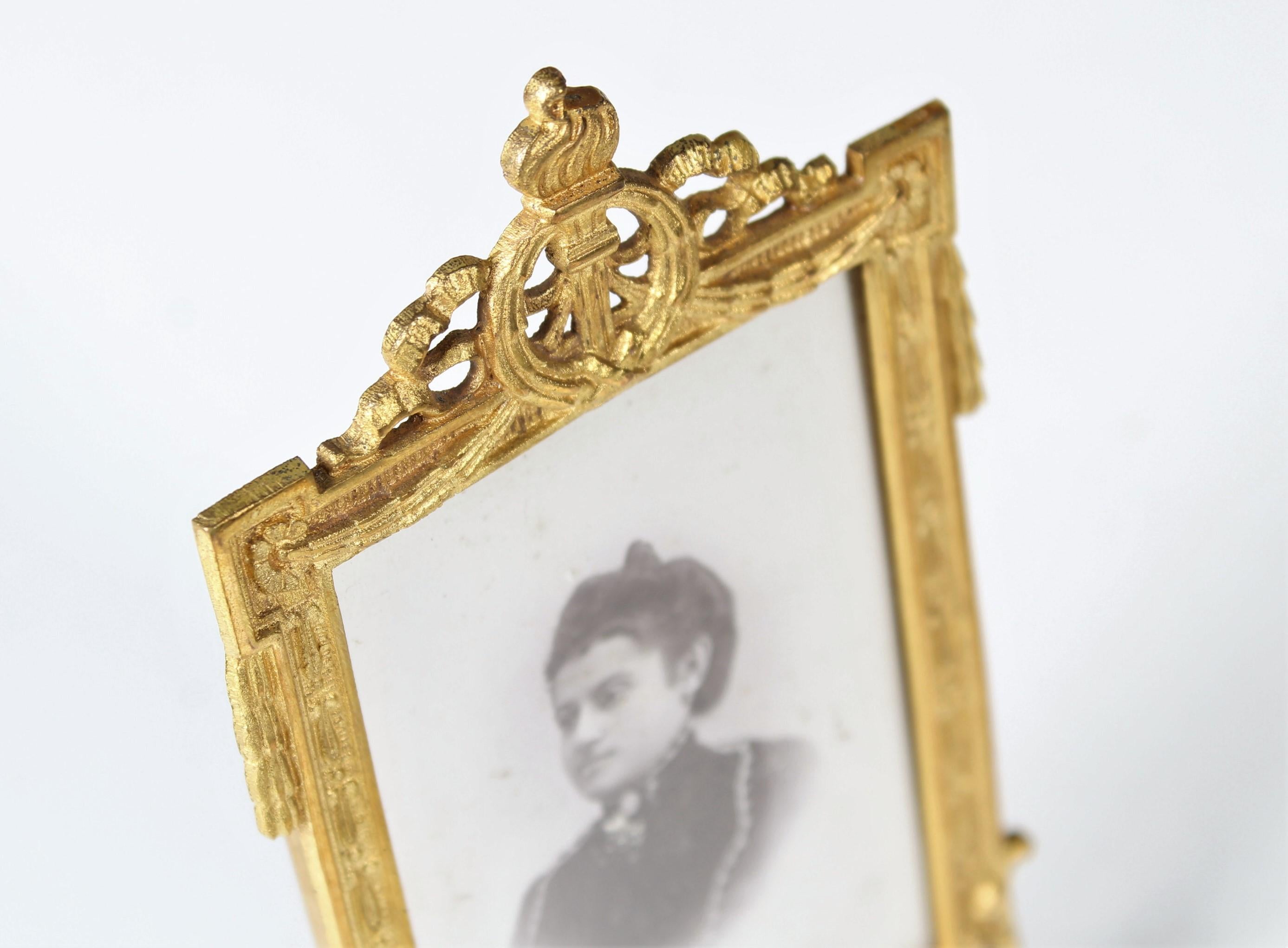 XIXe siècle Magnifique cadre photo ancien, cadre pour photos, laiton, fin du 19ème siècle en vente
