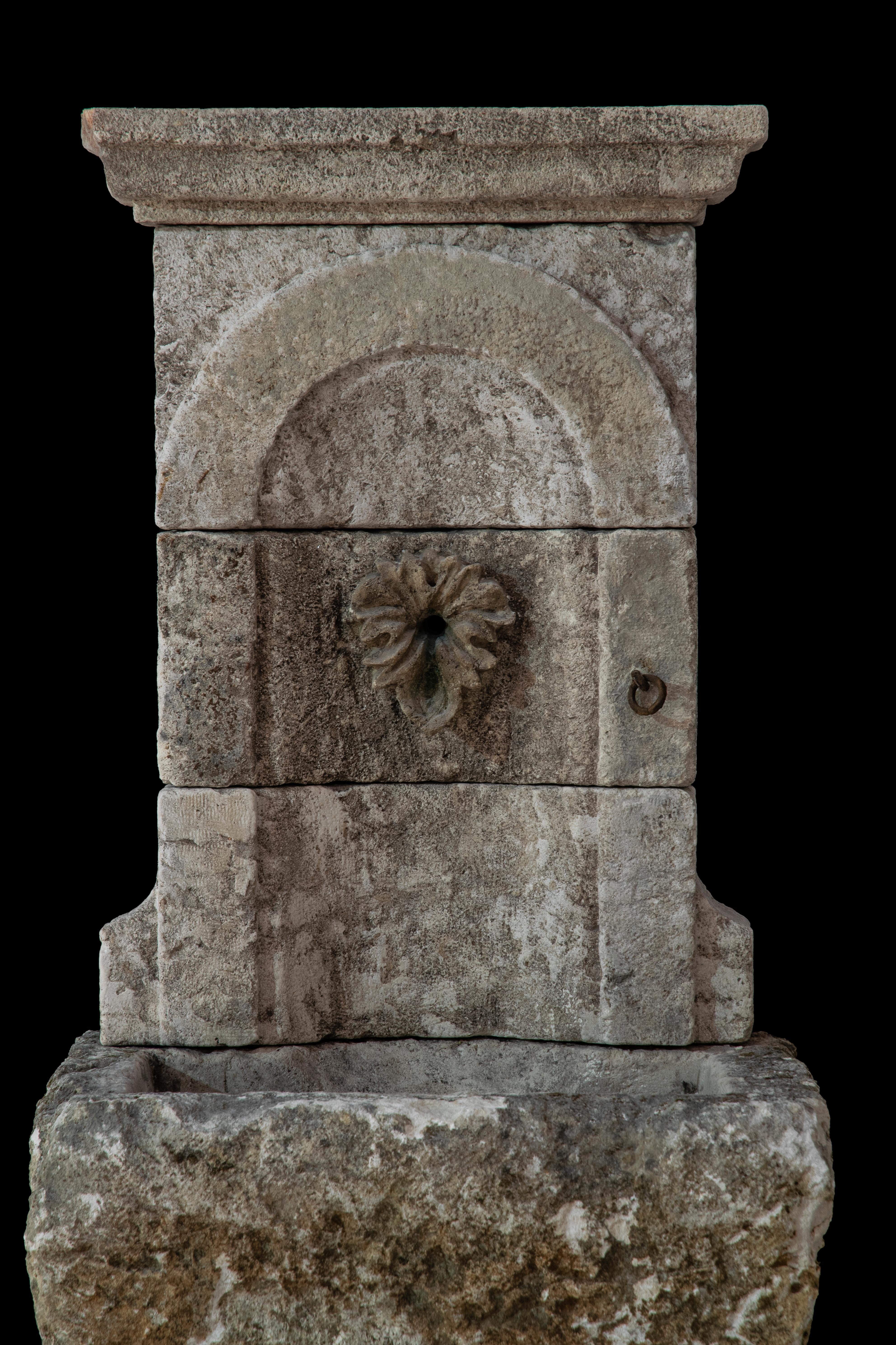 French Beautiful antique reclaimed old limestone wall fountain - Tuscan - Mediterranean For Sale