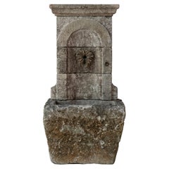 Schöner antiker, aufgearbeiteter Wandbrunnen aus altem Kalkstein aus dem Mittelmeerraum – Toskana – Mittelmeerraum