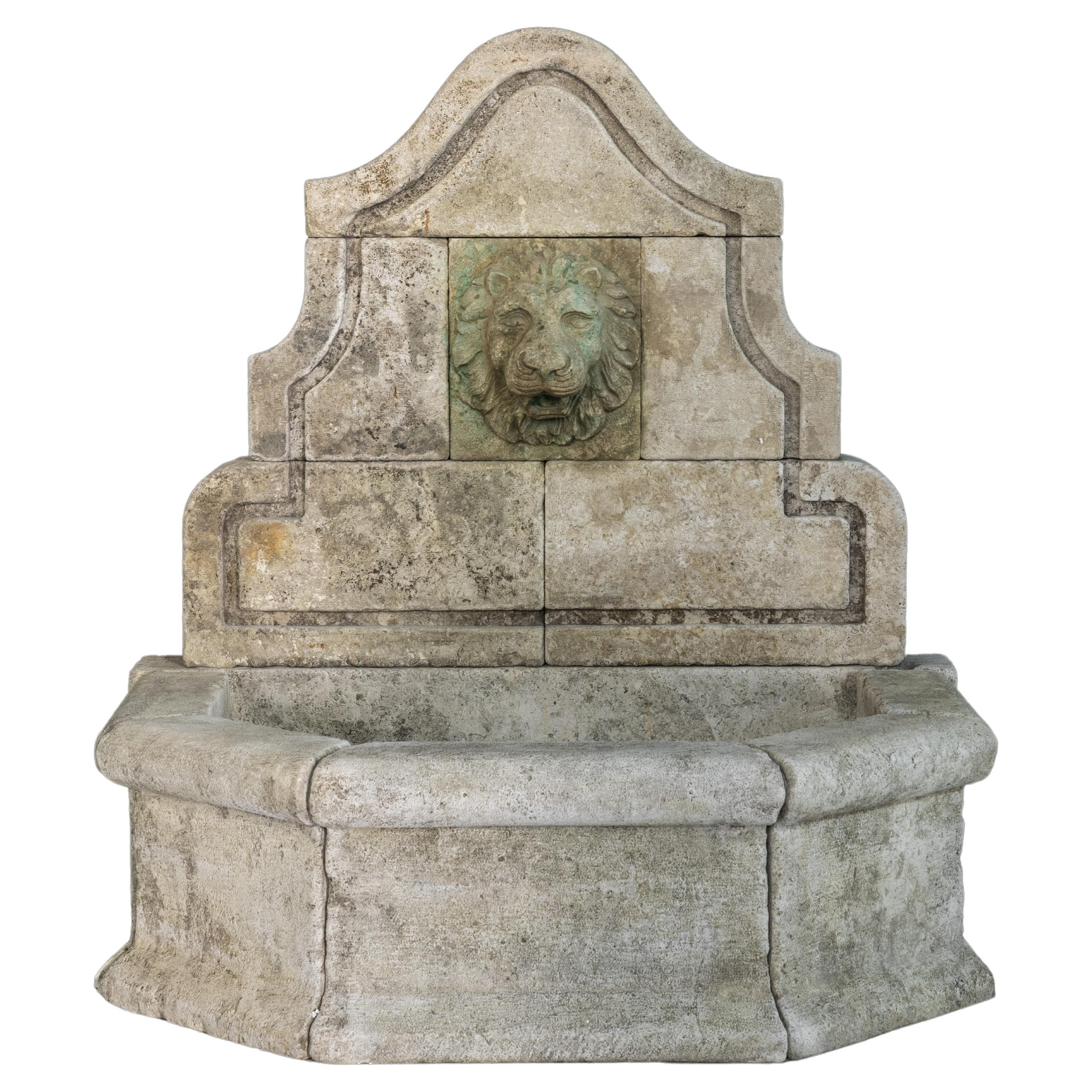 Beautiful antique reclaimed old limestone wall fountain - Tuscan - Mediterranean For Sale