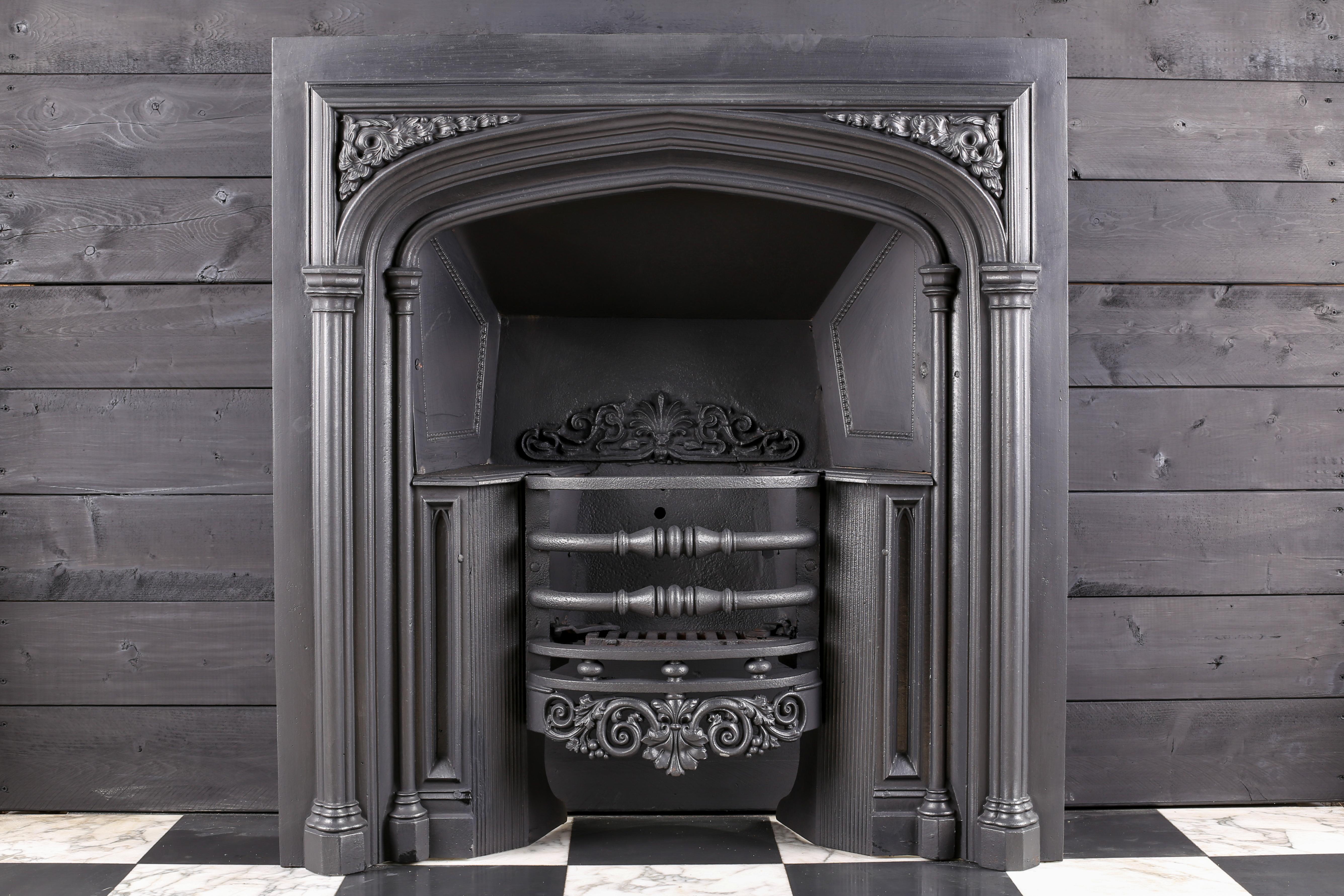 Bellissima griglia di registro antica in ghisa Regency di Carron di Falkirk, datata 1840.

Altezza esterna: 38″ - 96,5 cm
Larghezza esterna: 36″ - 91,5 cm

Larghezza esterna: 14″ - 35 cm

Può essere esteso fino a 42″ x 42″.