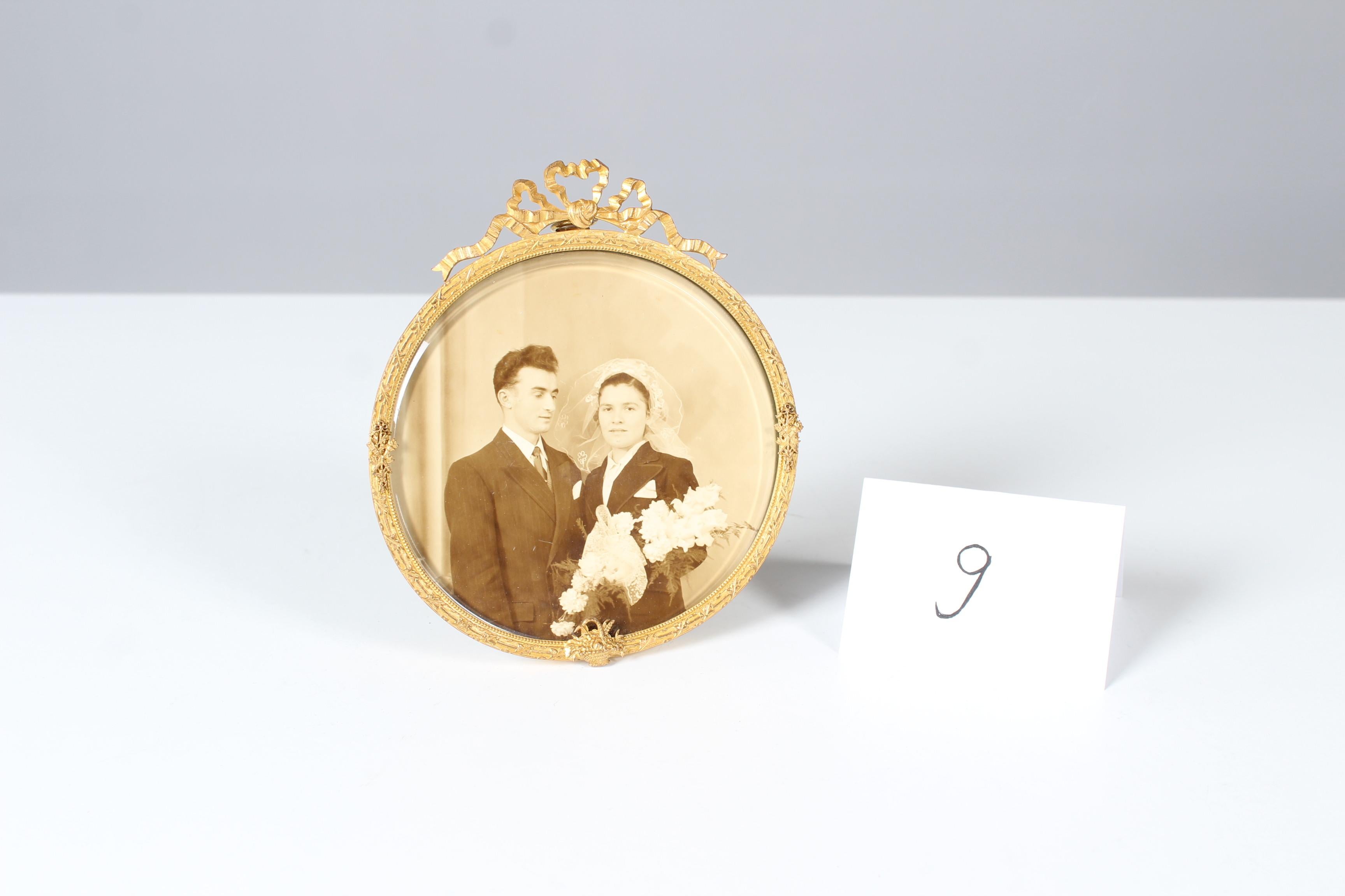 Beautiful round picture frame from the late 19th century.
 