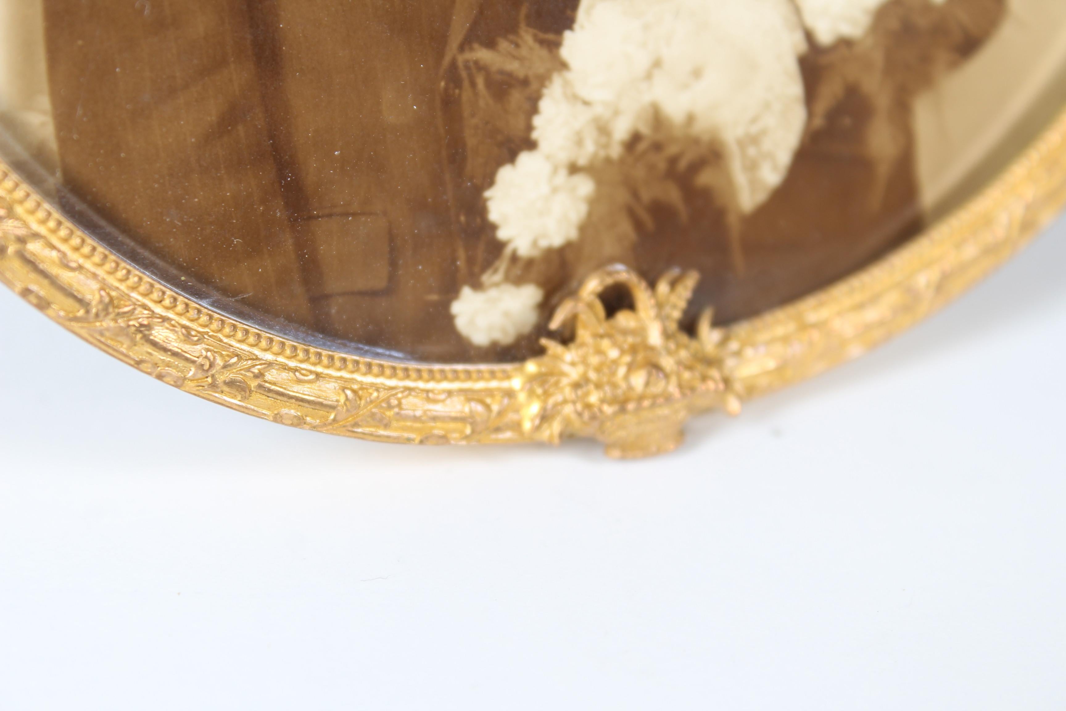 Beautiful Antique Round Picture Frame Brass, Late 19th Century 2