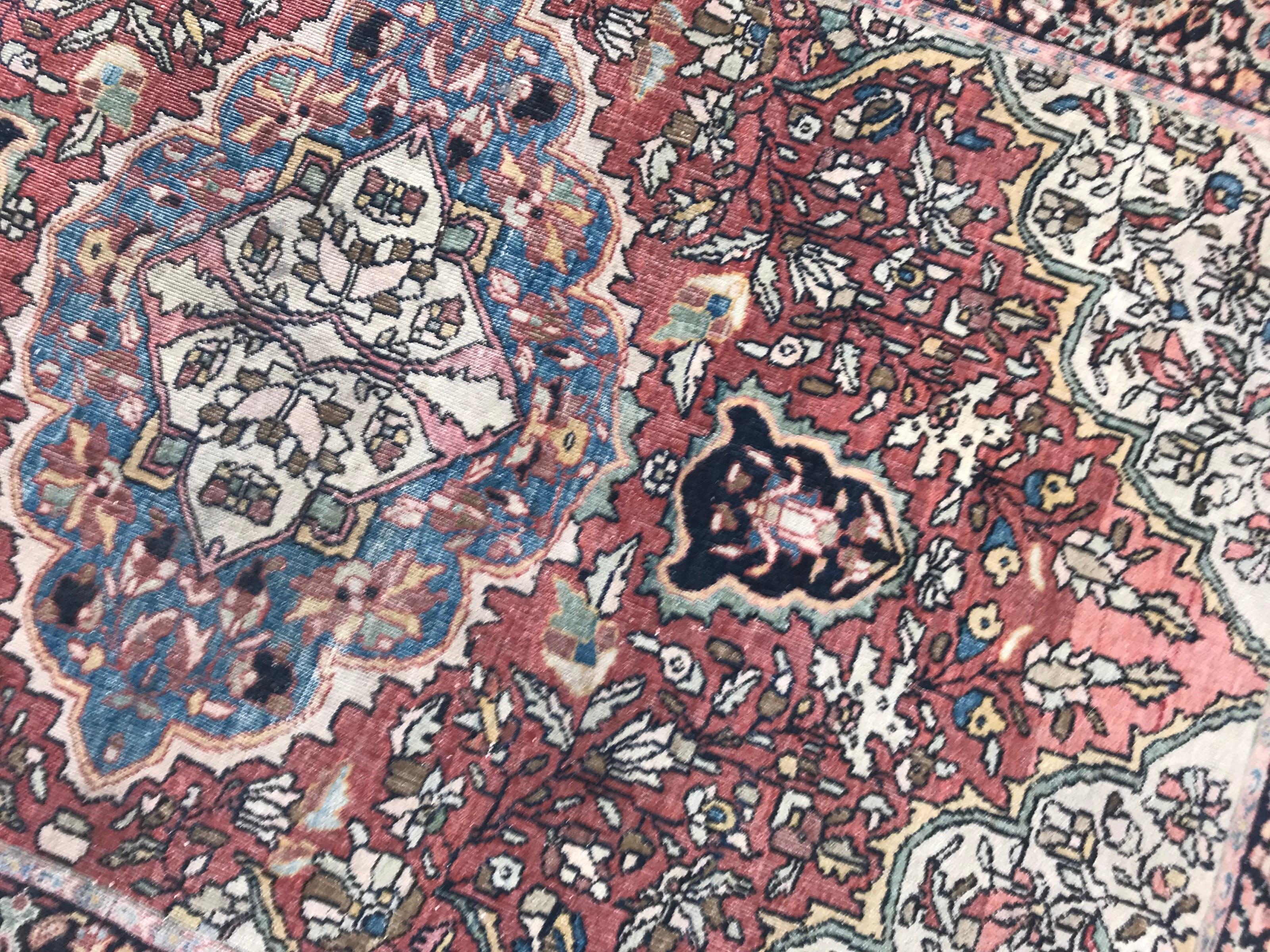 Schöner antiker Sarogh-Teppich (Sarouk Farahan) im Angebot