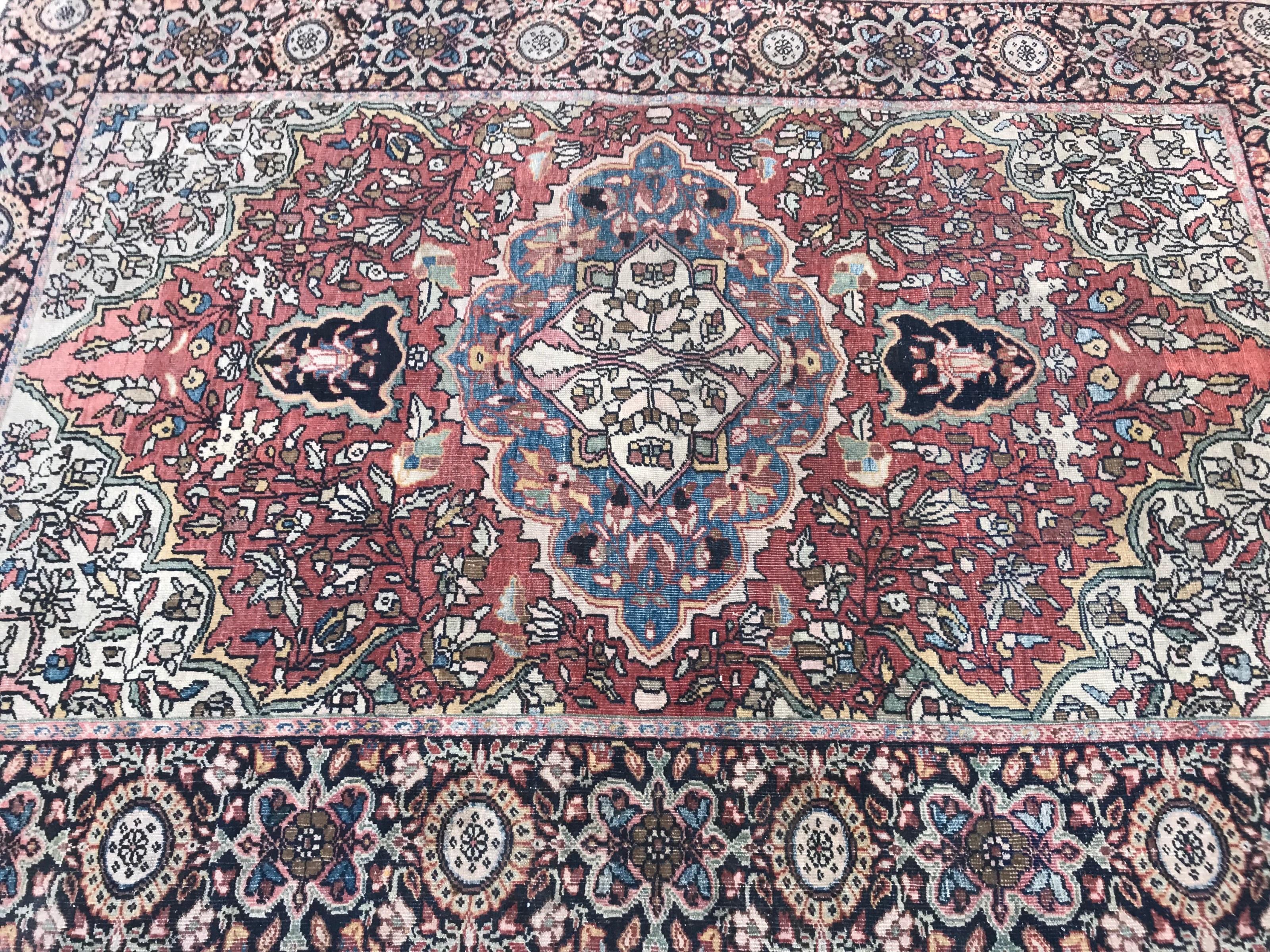 Schöner antiker Sarogh-Teppich im Angebot 1