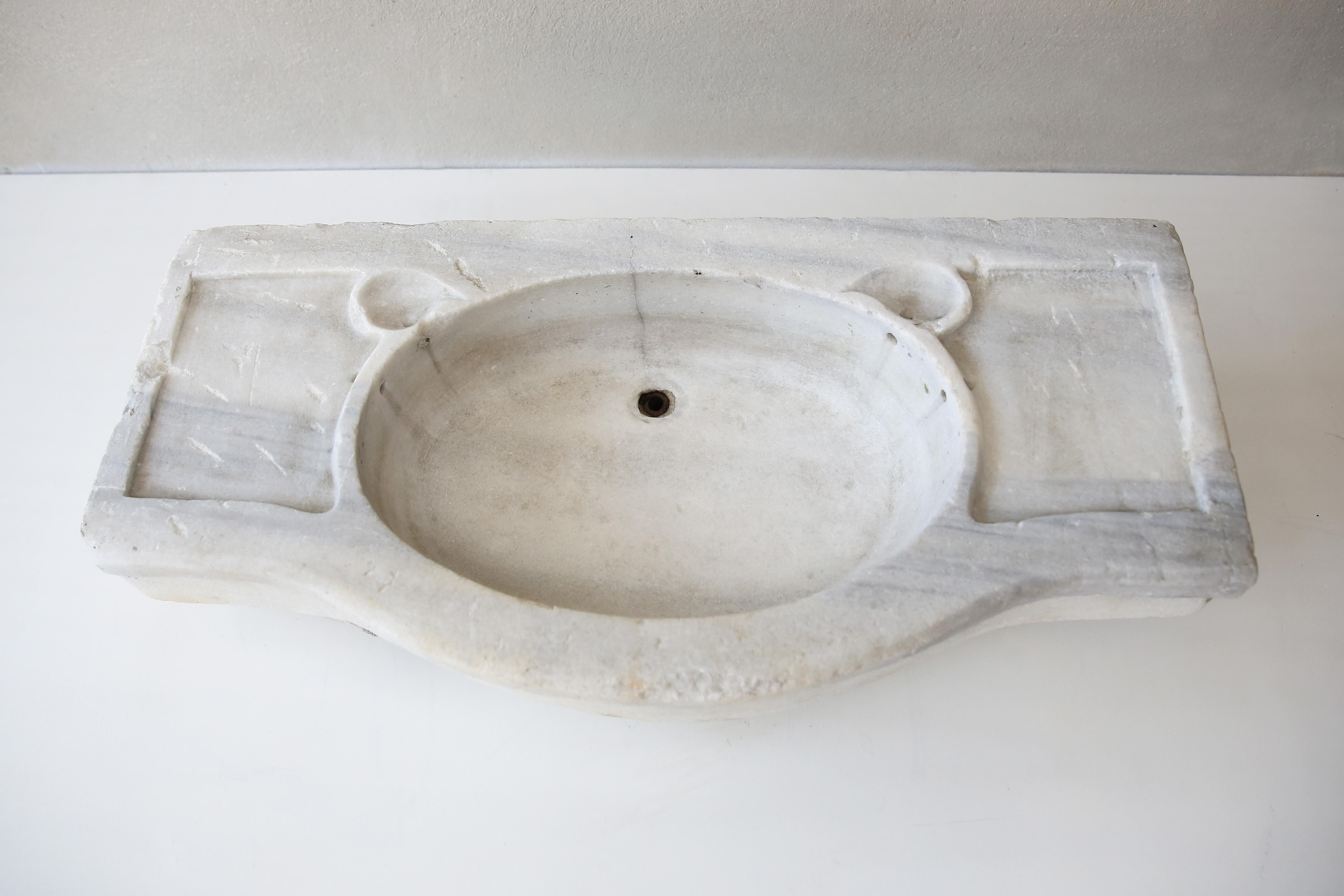 Beautiful Antique Sink of Carrara Marble 1