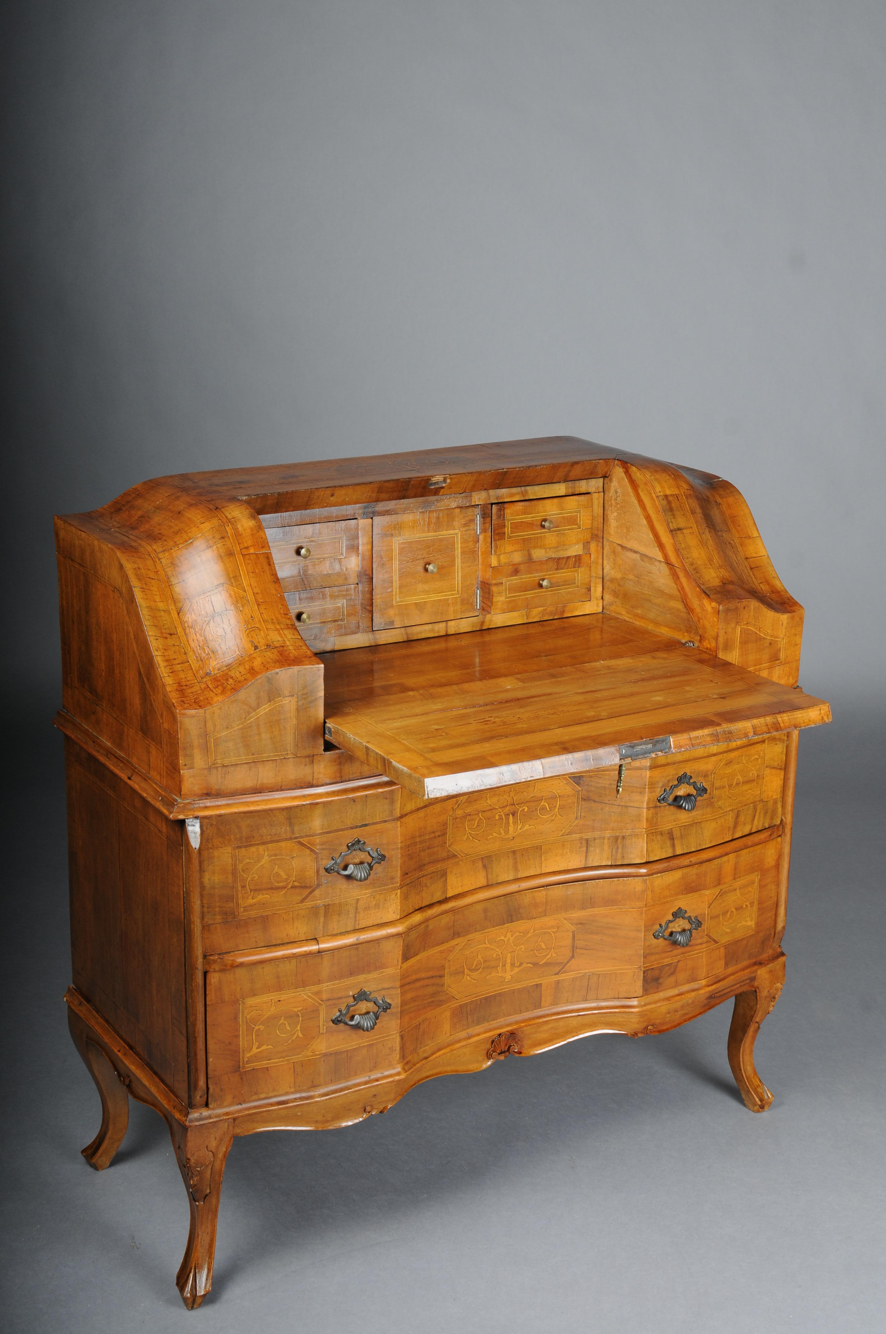 Beautiful antique slanted flap secretary, 20th century. Walnut root veneer. In Good Condition For Sale In Berlin, DE