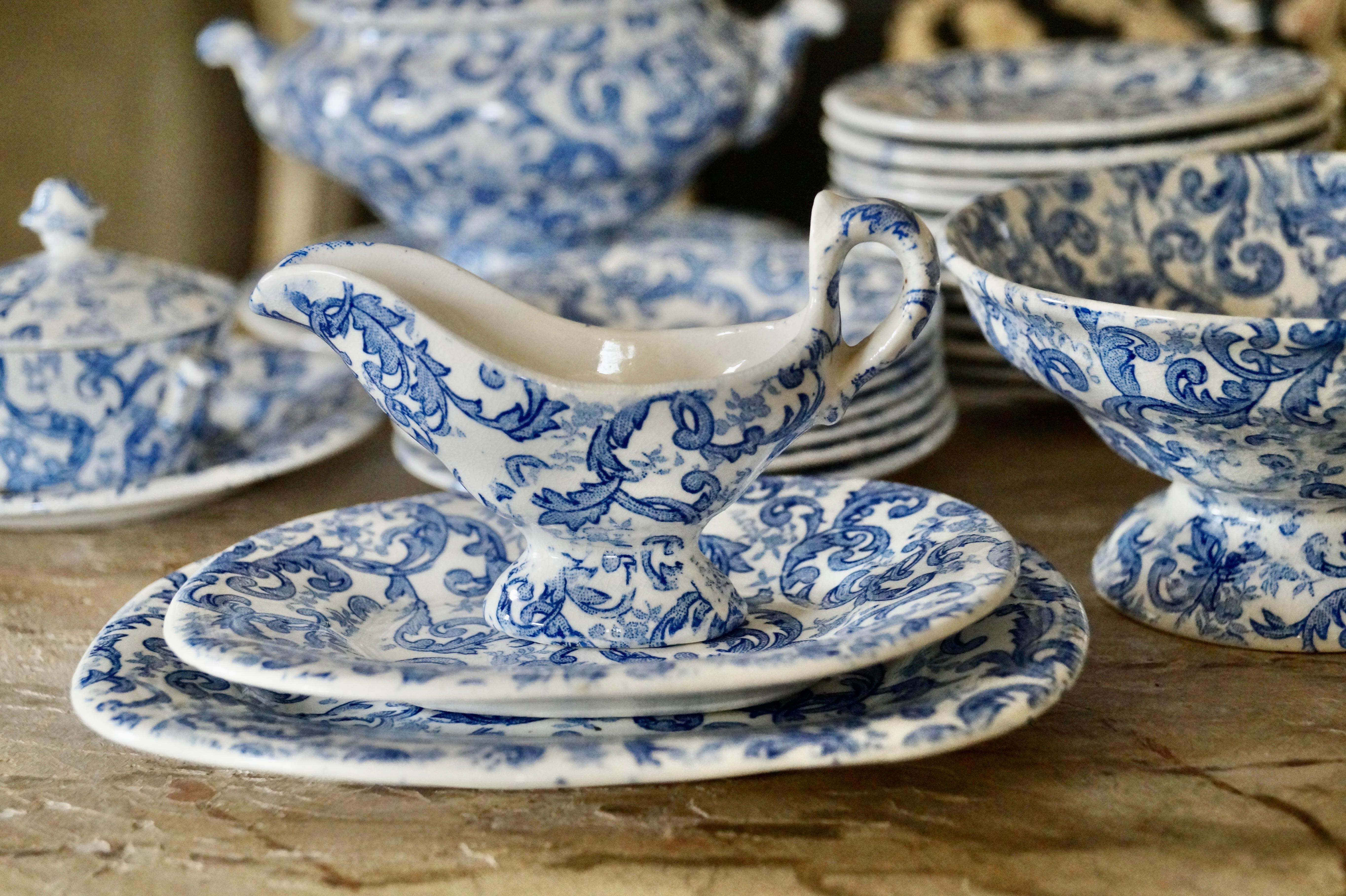 Beautiful Antique Staffordshire pottery Child's Dinner Service Toy's Set. 1880's In Good Condition For Sale In BAAMBRUGGE, NL