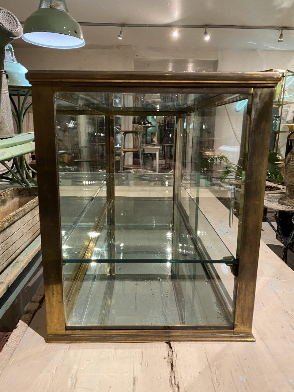 Brass Beautiful Antique Table Display Cabinet / Montre