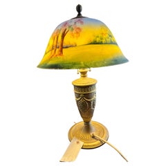 Preciosa Lámpara de Mesa Antigua con Pantalla Pintada al Revés con Grandes Colores - I708